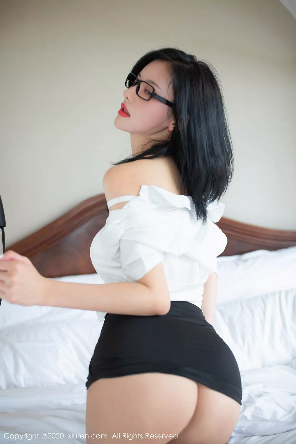 秀人集.com_[XiuRen秀人网]No.2658_女神就是阿朱啊家访老师主题床上半脱内裤撩人姿势极致诱惑写真61P