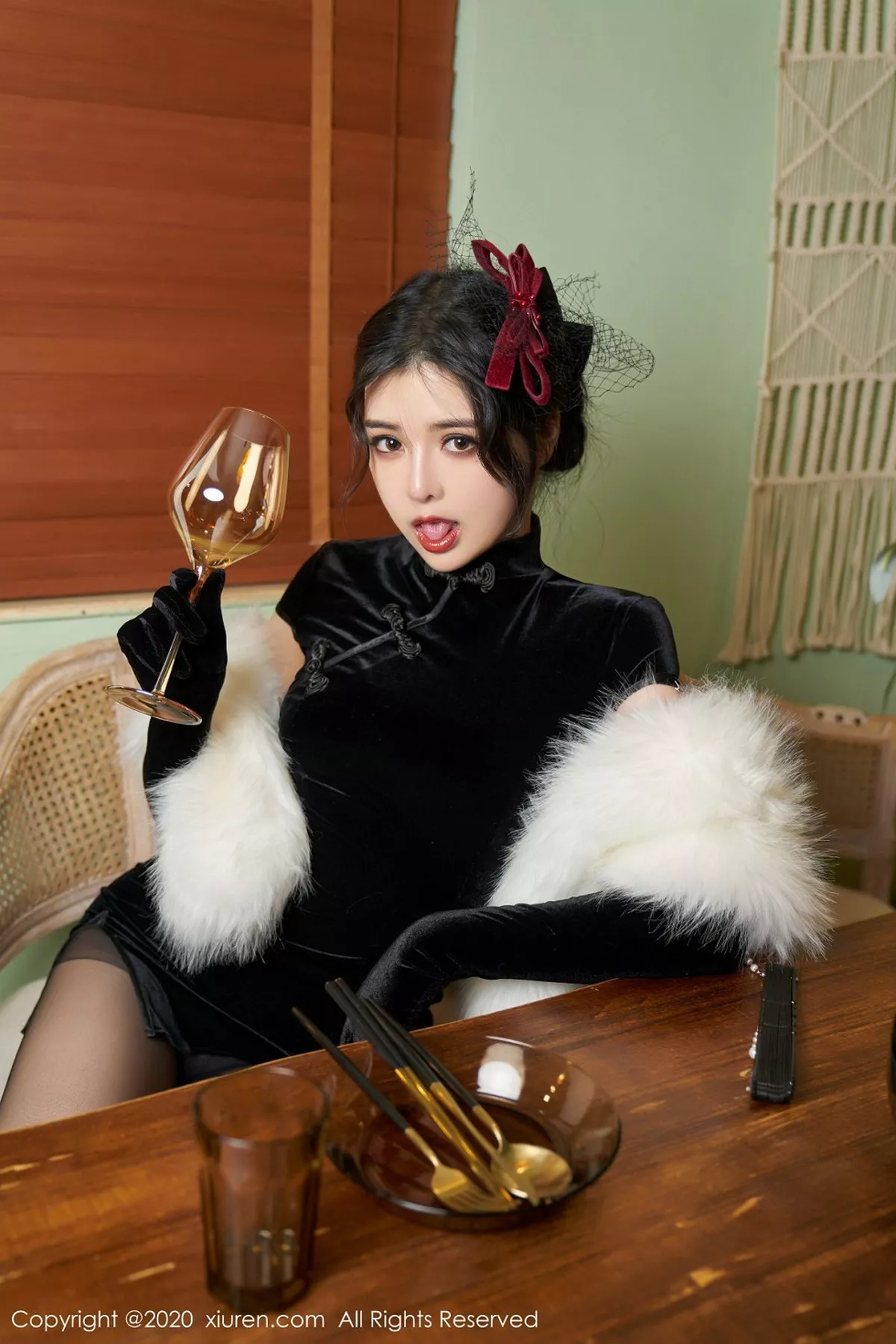 秀人集.com_[XiuRen秀人网]No.2669_嫩模韩静安私房婀娜旗袍半撩露黑丝裤袜秀翘臀极致诱惑写真70P