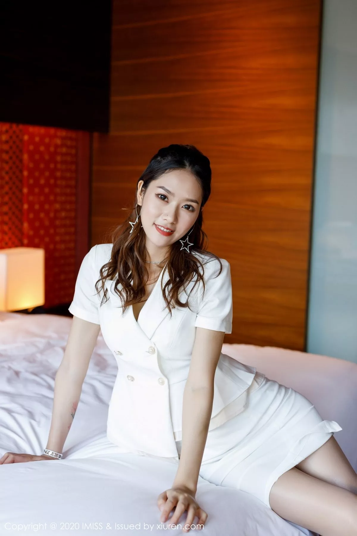 秀人集.com_[IMISS爱蜜社]Vol.512_嫩模方子萱洁白飒爽职业西服主题开档肉丝裤袜撩人诱惑写真60P