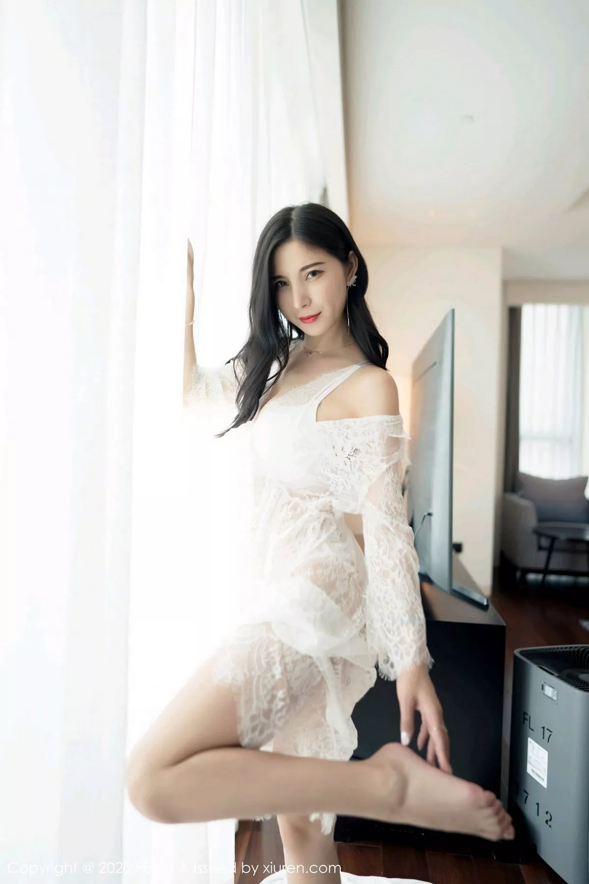 秀人集.com_[FeiLin嗲囡囡]VOL.348_嫩模小蛮妖Yummy私房缕空薄纱裙秀性感内衣完美身材写真70P