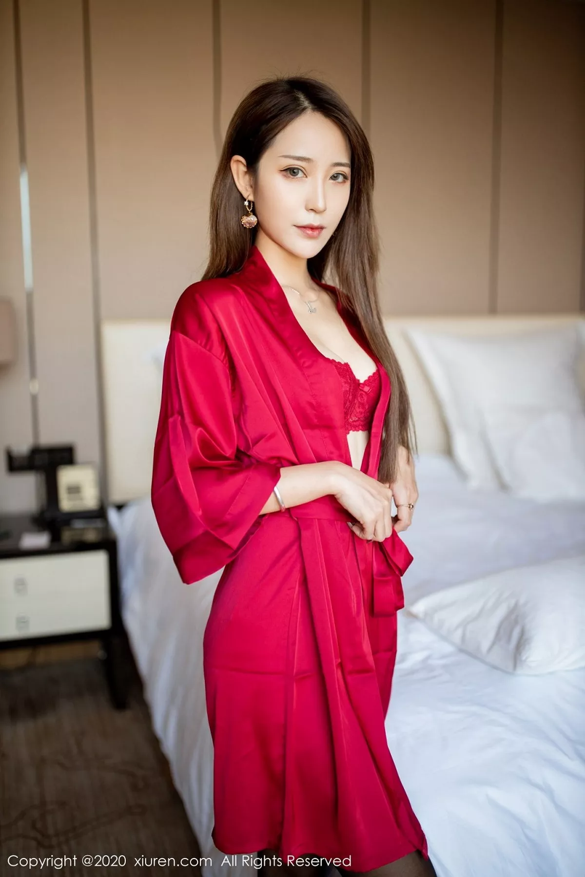 秀人集.com_[XiuRen秀人网]No.2691_模特周慕汐baby私房猩红睡衣露性感内衣配黑丝袜极致魅惑写真58P