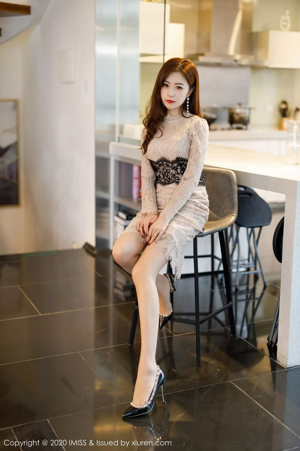 秀人集.com_[IMISS爱蜜社]Vol.517_模特杨紫嫣Cynthia私房脱典雅礼裙露性感内衣迷人诱惑写真43P