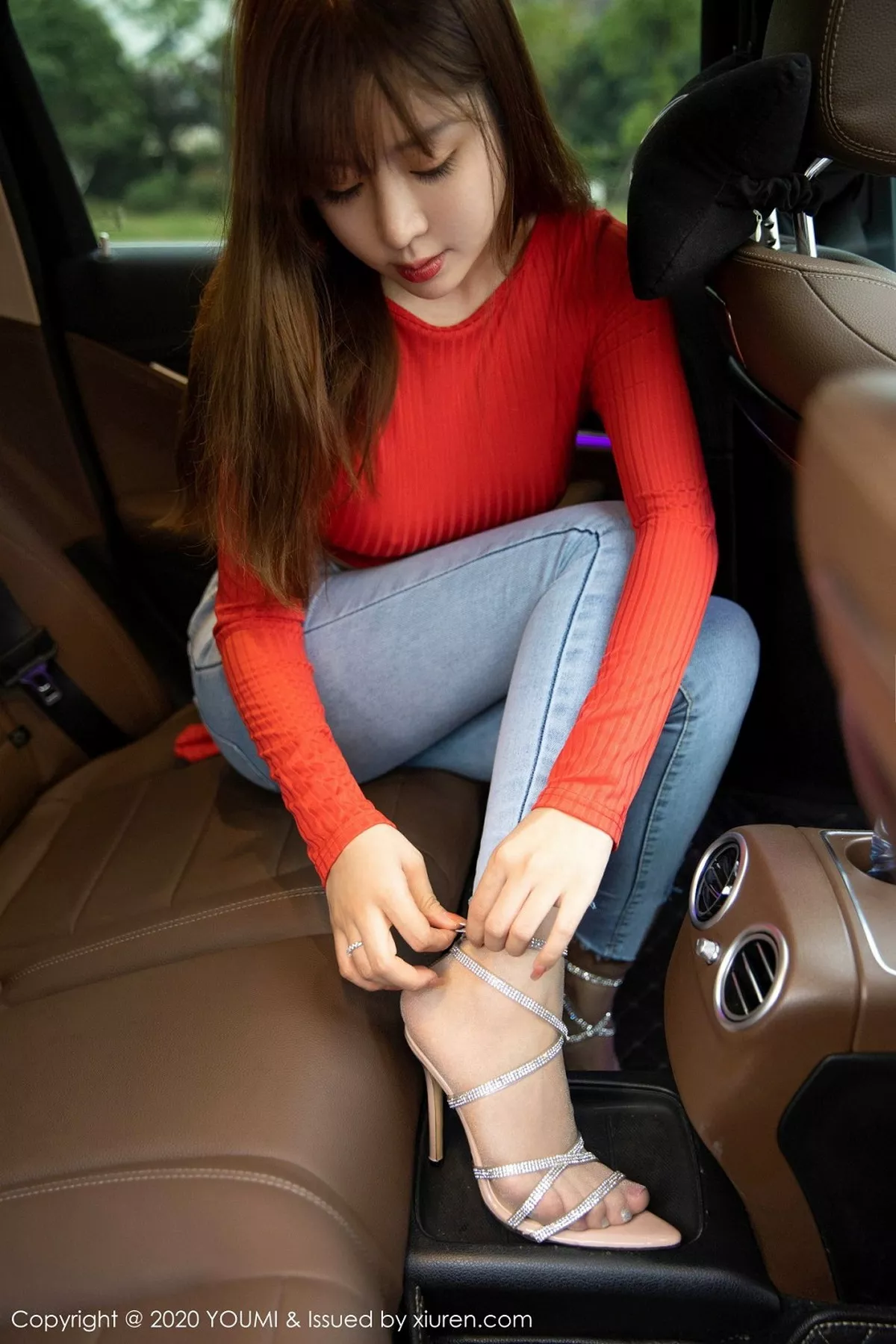 秀人集.com_[YouMi尤蜜荟]Vol.545_女神王雨纯香车美人车拍主题无内肉丝裤袜秀翘臀诱惑写真50P