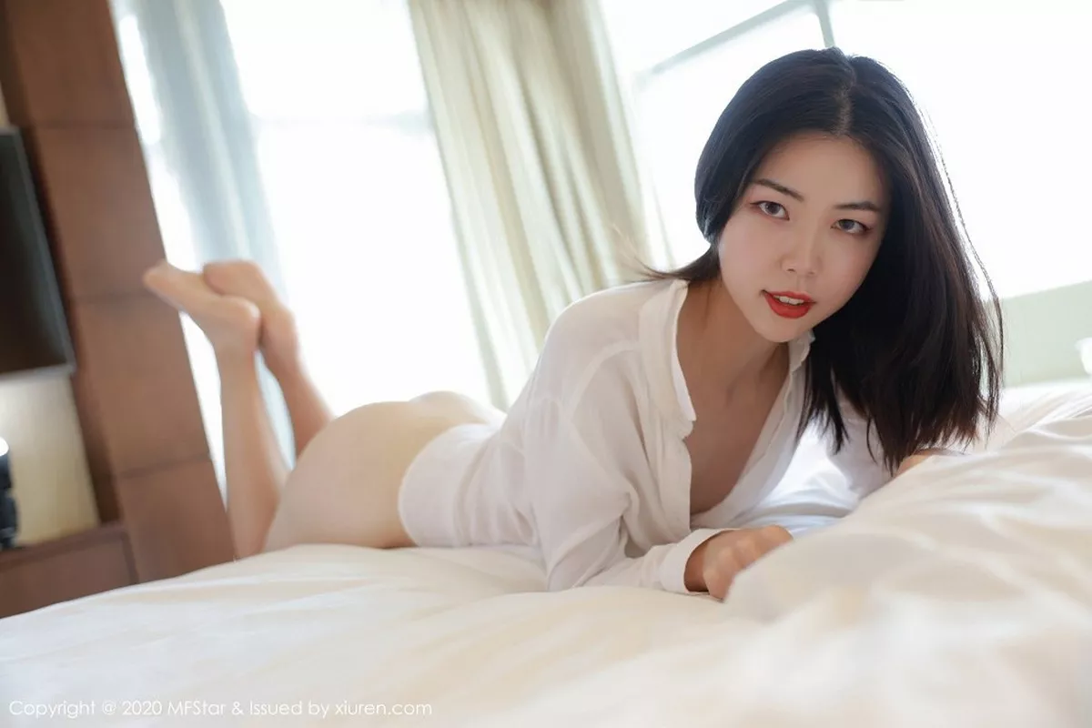 秀人集.com_[MFStar模范学院]Vol.406_模特欧阳美萱MX性感白衬衣配无内肉丝裤袜秀翘臀诱惑写真58P