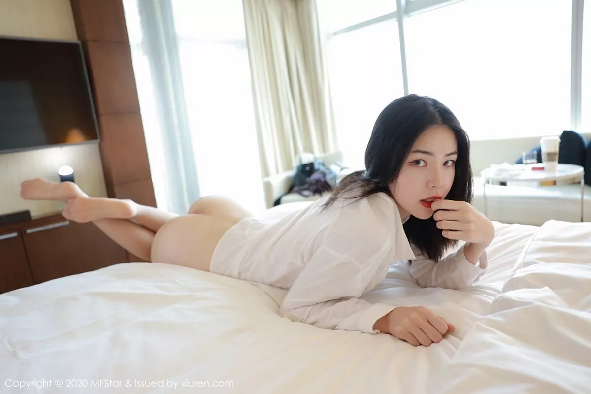 秀人集.com_[MFStar模范学院]Vol.406_模特欧阳美萱MX性感白衬衣配无内肉丝裤袜秀翘臀诱惑写真58P