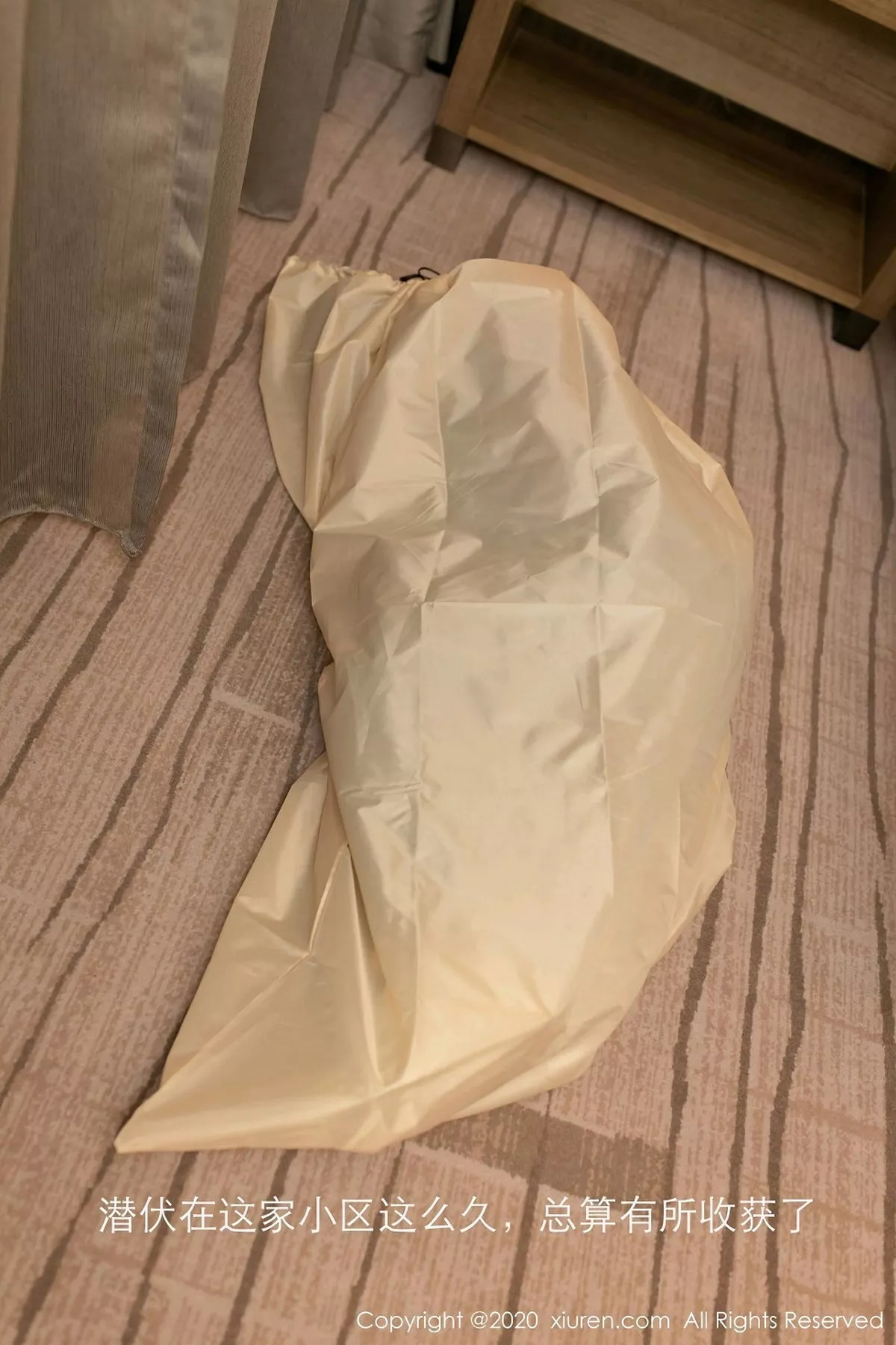 秀人集.com_[XiuRen秀人网]No.2716_嫩模鱼子酱Fish保安故事剧情主题半脱露豪乳胶带遮点诱惑写真48P