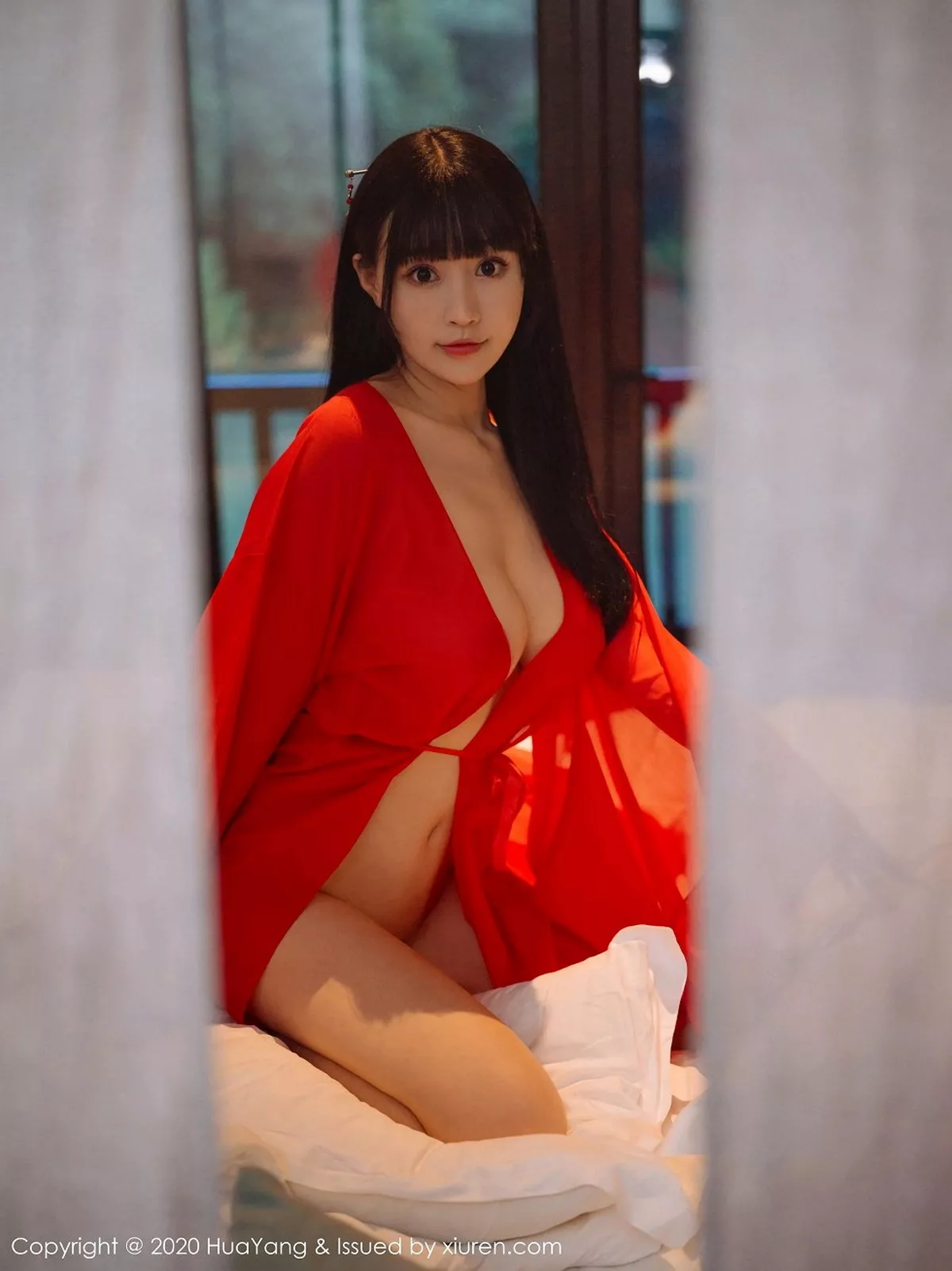 秀人集.com_[HuaYang花漾]Vol.310_女神朱可儿Flower杭州旅拍鲜红古典长裙包裹火辣胴体诱惑写真70P