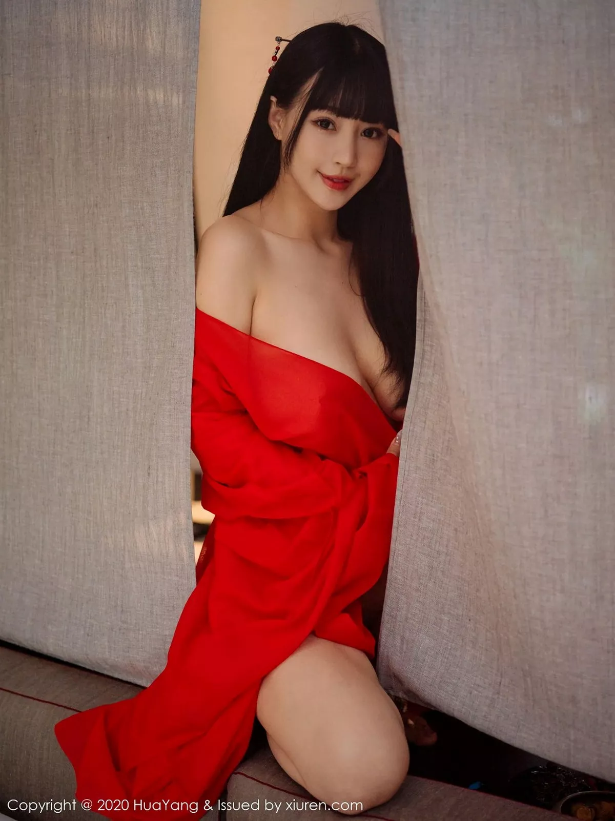 秀人集.com_[HuaYang花漾]Vol.310_女神朱可儿Flower杭州旅拍鲜红古典长裙包裹火辣胴体诱惑写真70P