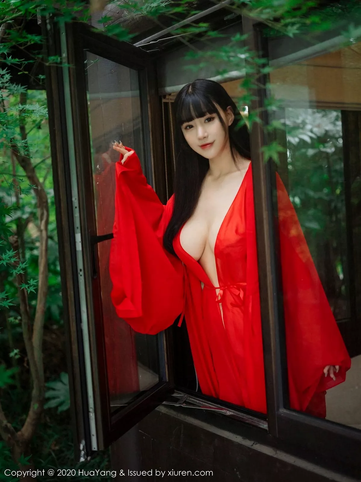 秀人集.com_[HuaYang花漾]Vol.310_女神朱可儿Flower杭州旅拍鲜红古典长裙包裹火辣胴体诱惑写真70P