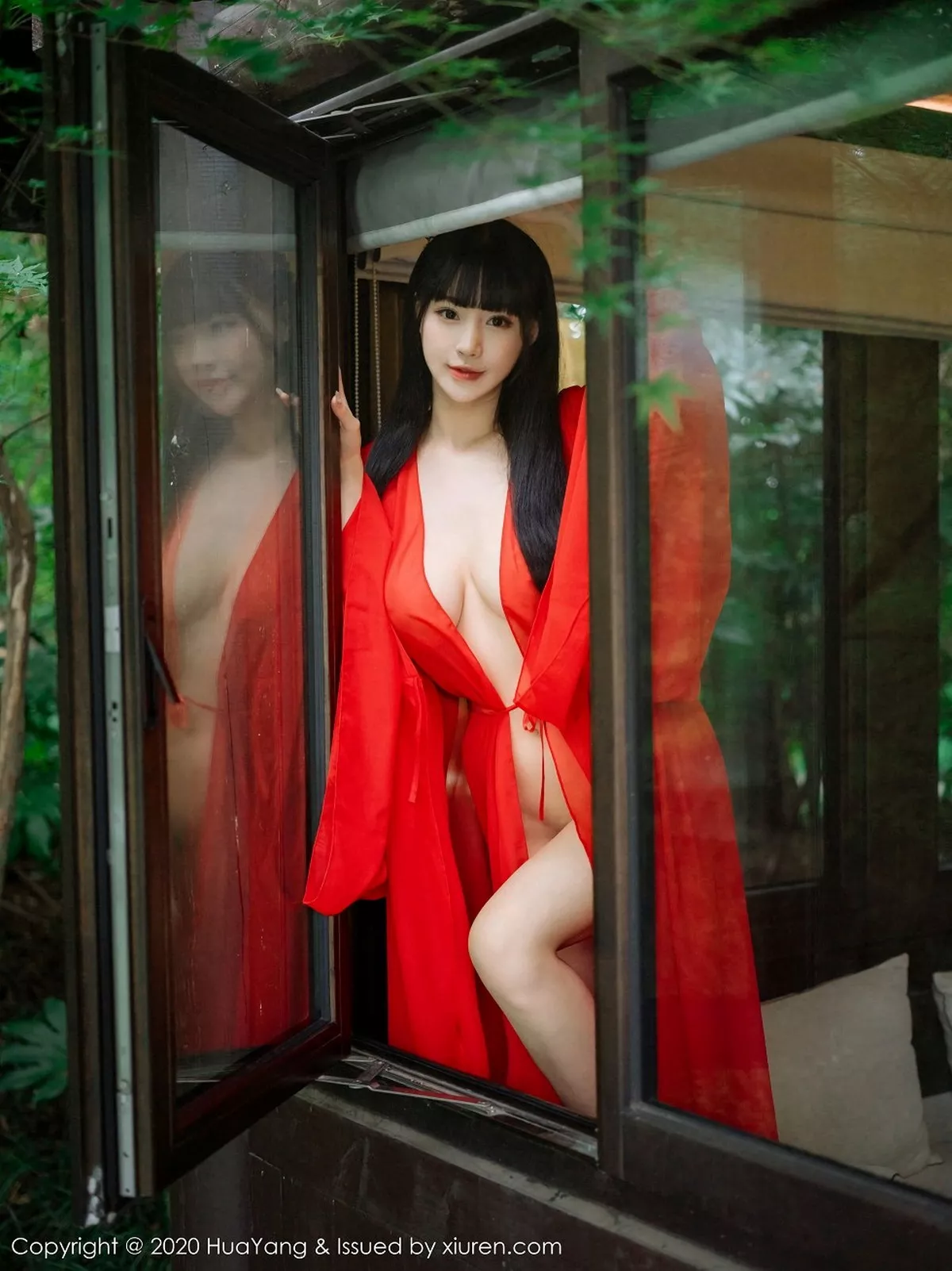 秀人集.com_[HuaYang花漾]Vol.310_女神朱可儿Flower杭州旅拍鲜红古典长裙包裹火辣胴体诱惑写真70P