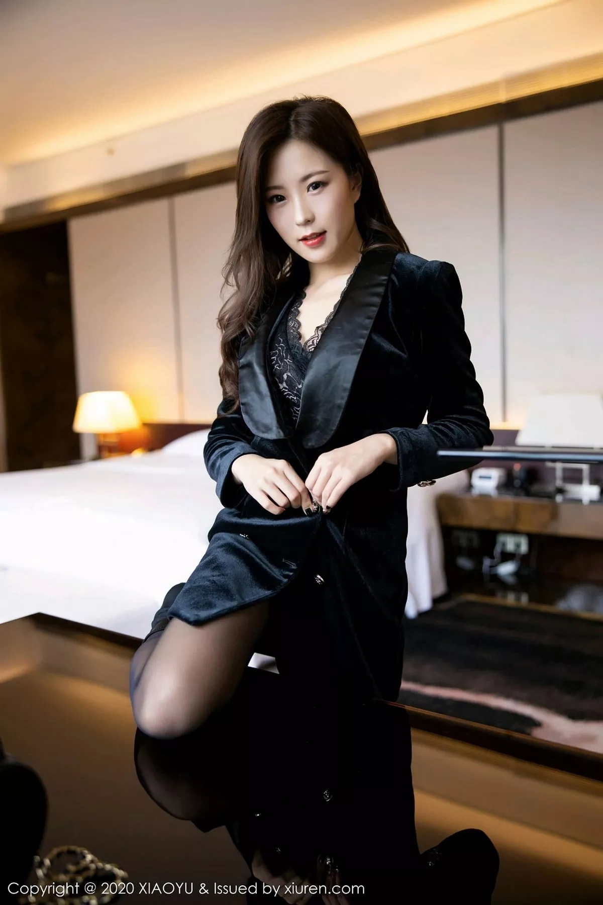 秀人集.com_[XiaoYu画语界]Vol.400_嫩模杨紫嫣Cynthia私房床上超薄黑丝裤袜秀翘臀极致诱惑写真83P