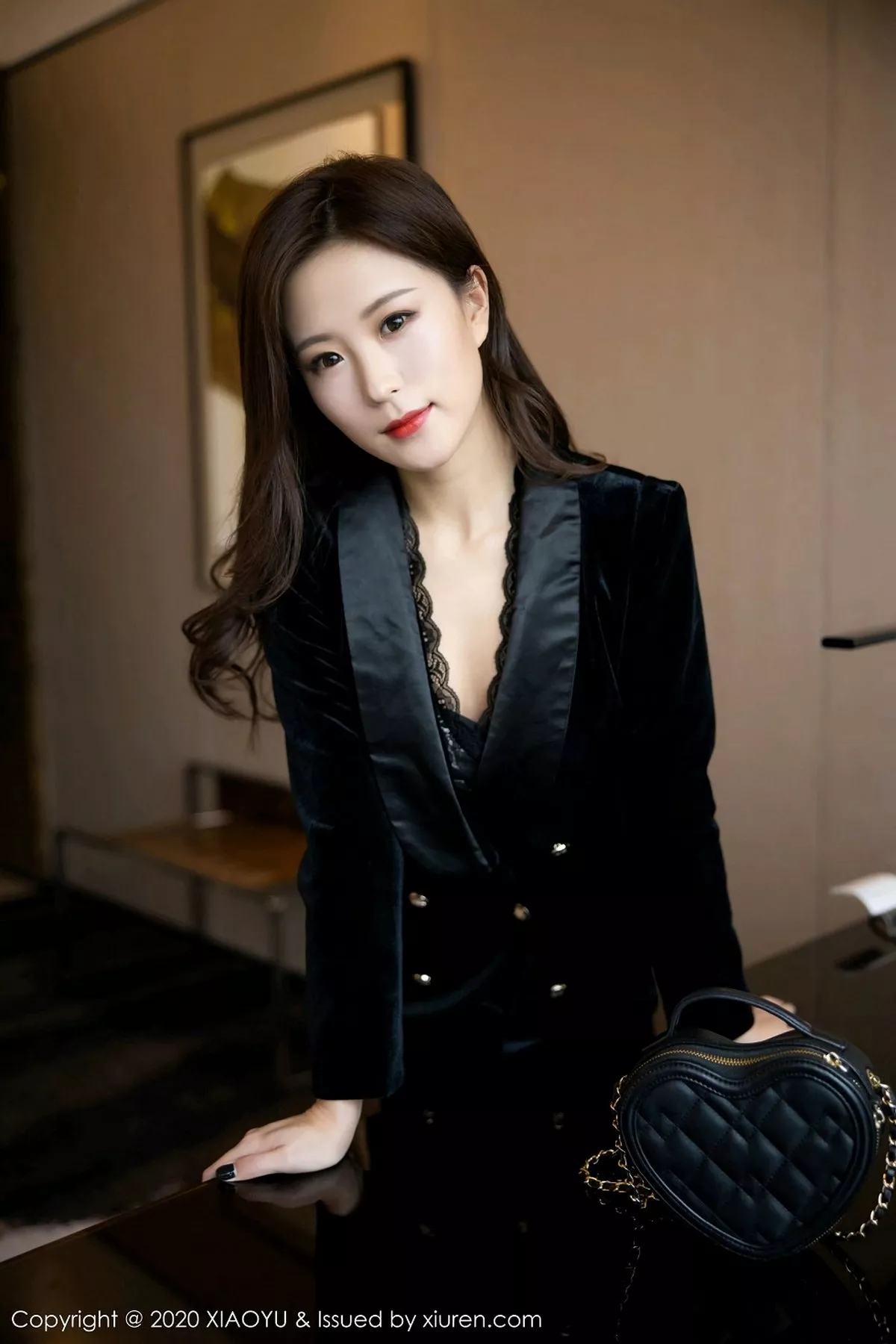 秀人集.com_[XiaoYu画语界]Vol.400_嫩模杨紫嫣Cynthia私房床上超薄黑丝裤袜秀翘臀极致诱惑写真83P