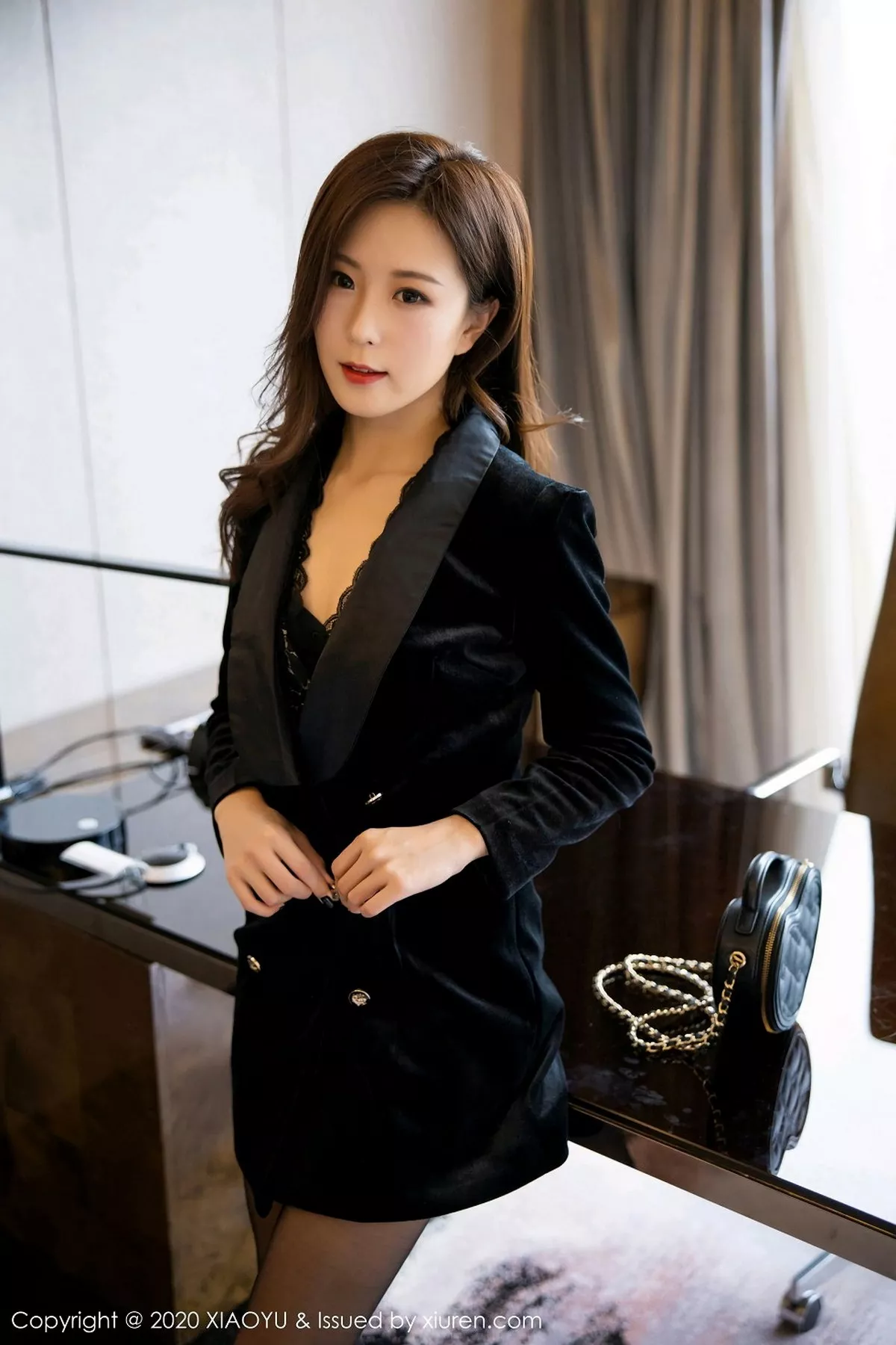 秀人集.com_[XiaoYu画语界]Vol.400_嫩模杨紫嫣Cynthia私房床上超薄黑丝裤袜秀翘臀极致诱惑写真83P