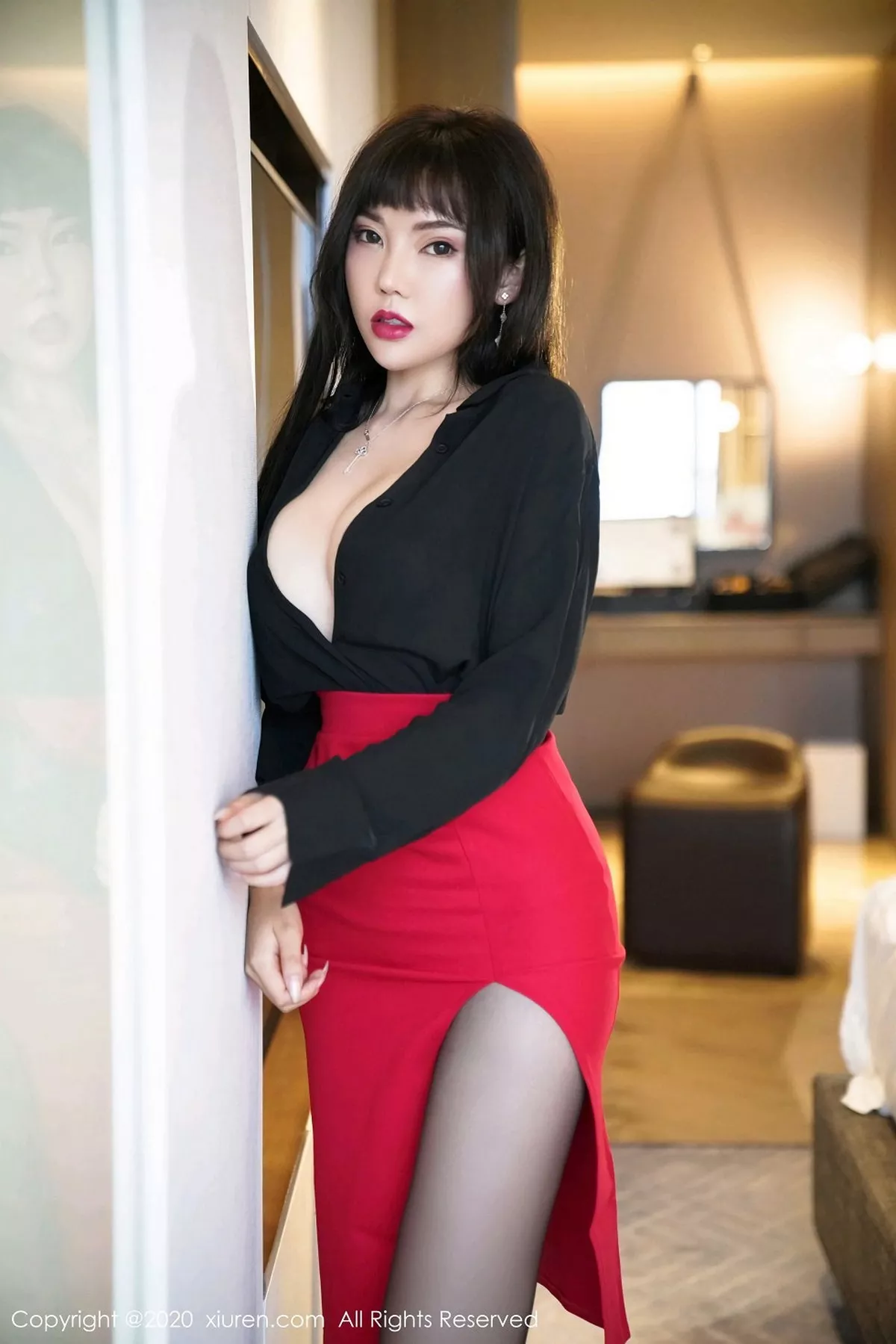 秀人集.com_[XiuRen秀人网]No.2738_嫩模萌汉药baby上海旅拍红色短裙配无内黑丝裤袜秀翘臀诱惑写真50P