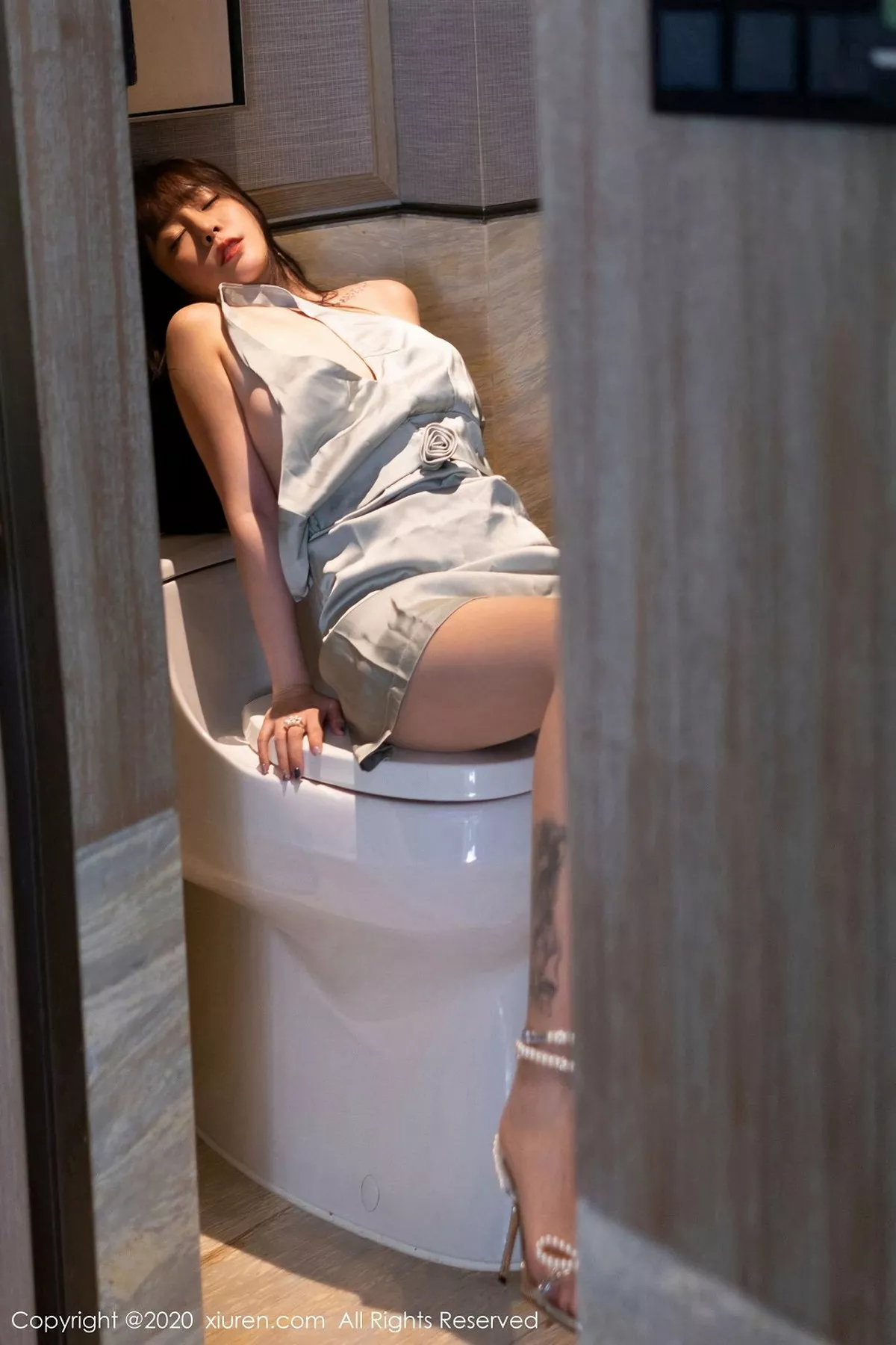 秀人集.com_[XiuRen秀人网]No.2740_女神王雨纯私房典雅吊裙配朦胧肉丝袜秀翘臀美腿销魂诱惑写真50P