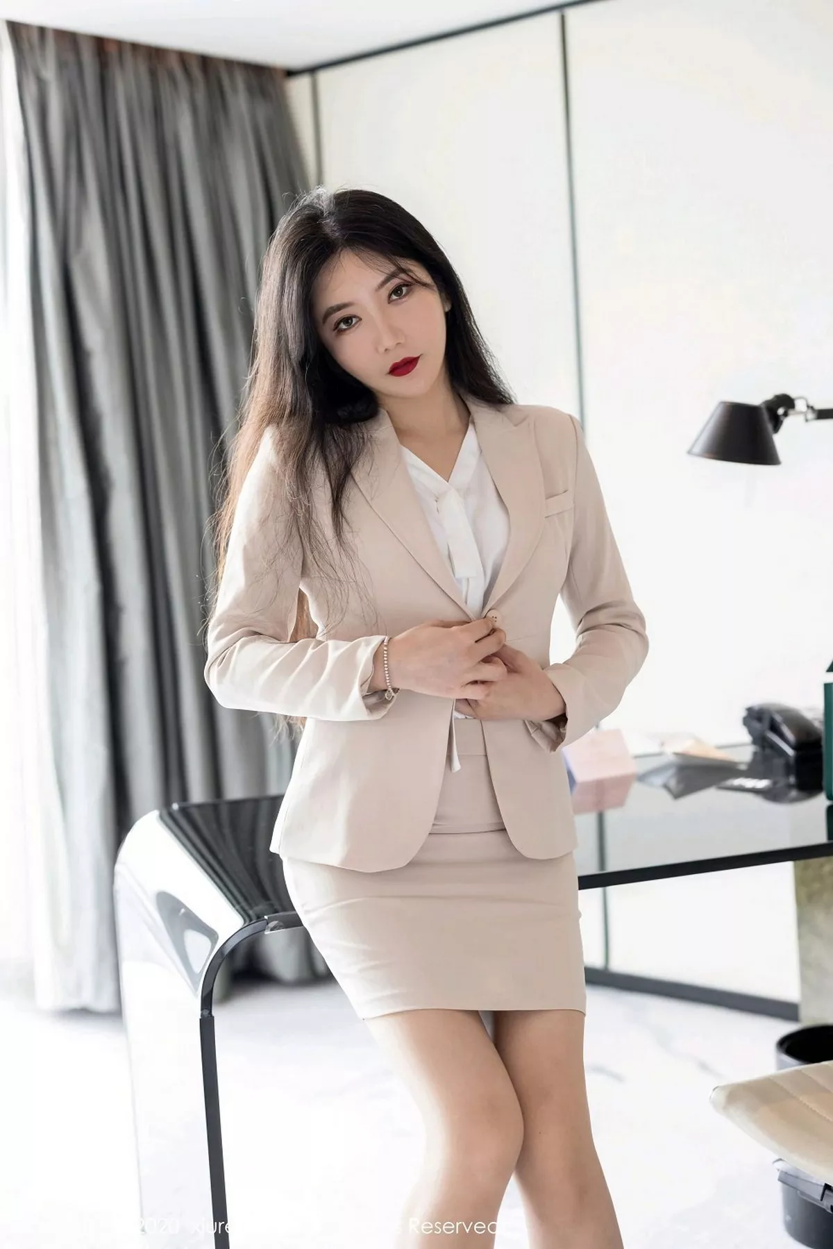 秀人集.com_[XiuRen秀人网]No.2736_女神心妍小公主私房床上紫色蕾丝内衣秀惹火身材撩人诱惑写真37P