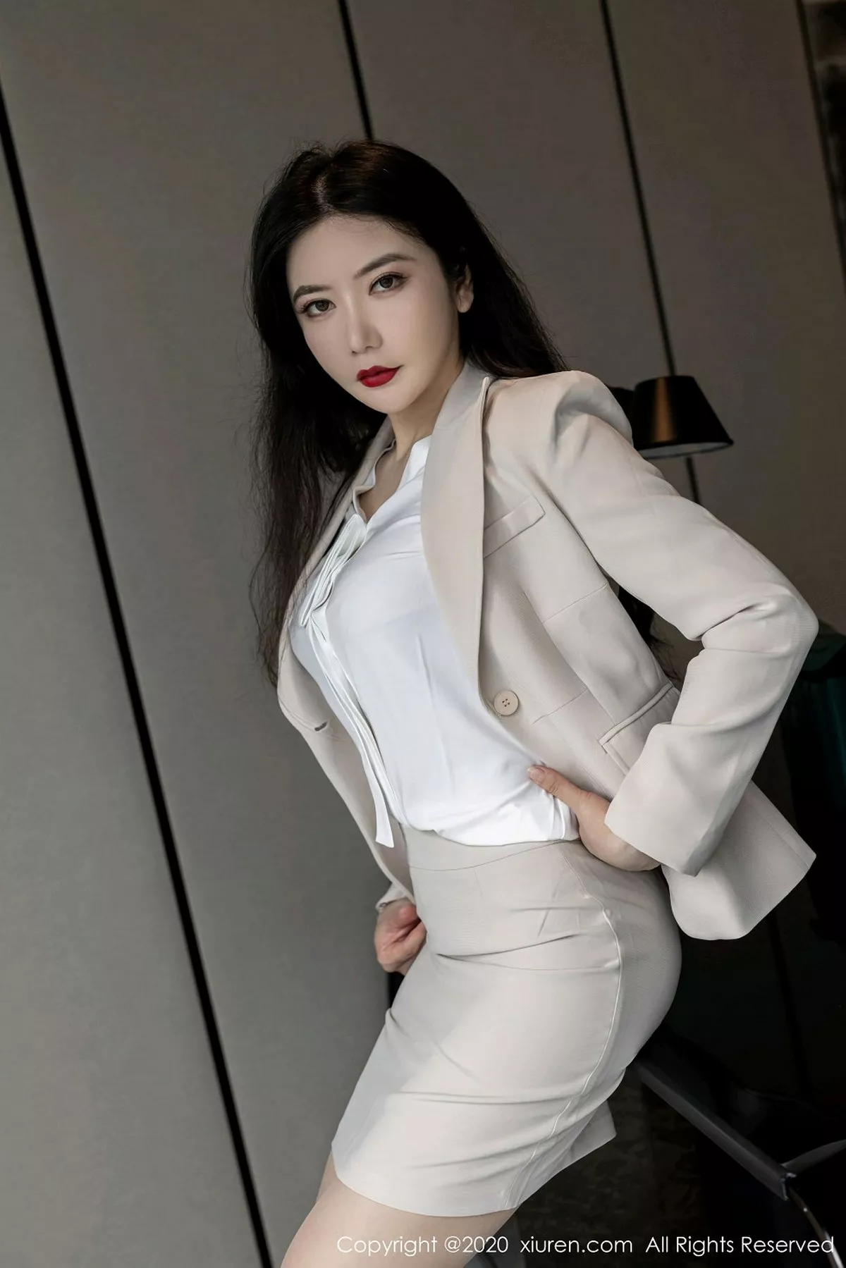 秀人集.com_[XiuRen秀人网]No.2736_女神心妍小公主私房床上紫色蕾丝内衣秀惹火身材撩人诱惑写真37P