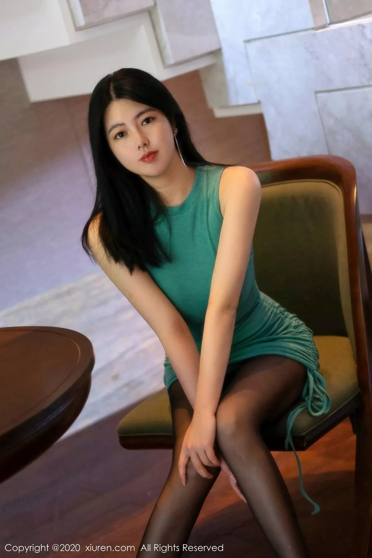 秀人集.com_[XiuRen秀人网]No.2744_女神娜露Selena西双版纳旅拍典雅服饰配黑丝裤袜秀翘臀诱惑写真50P