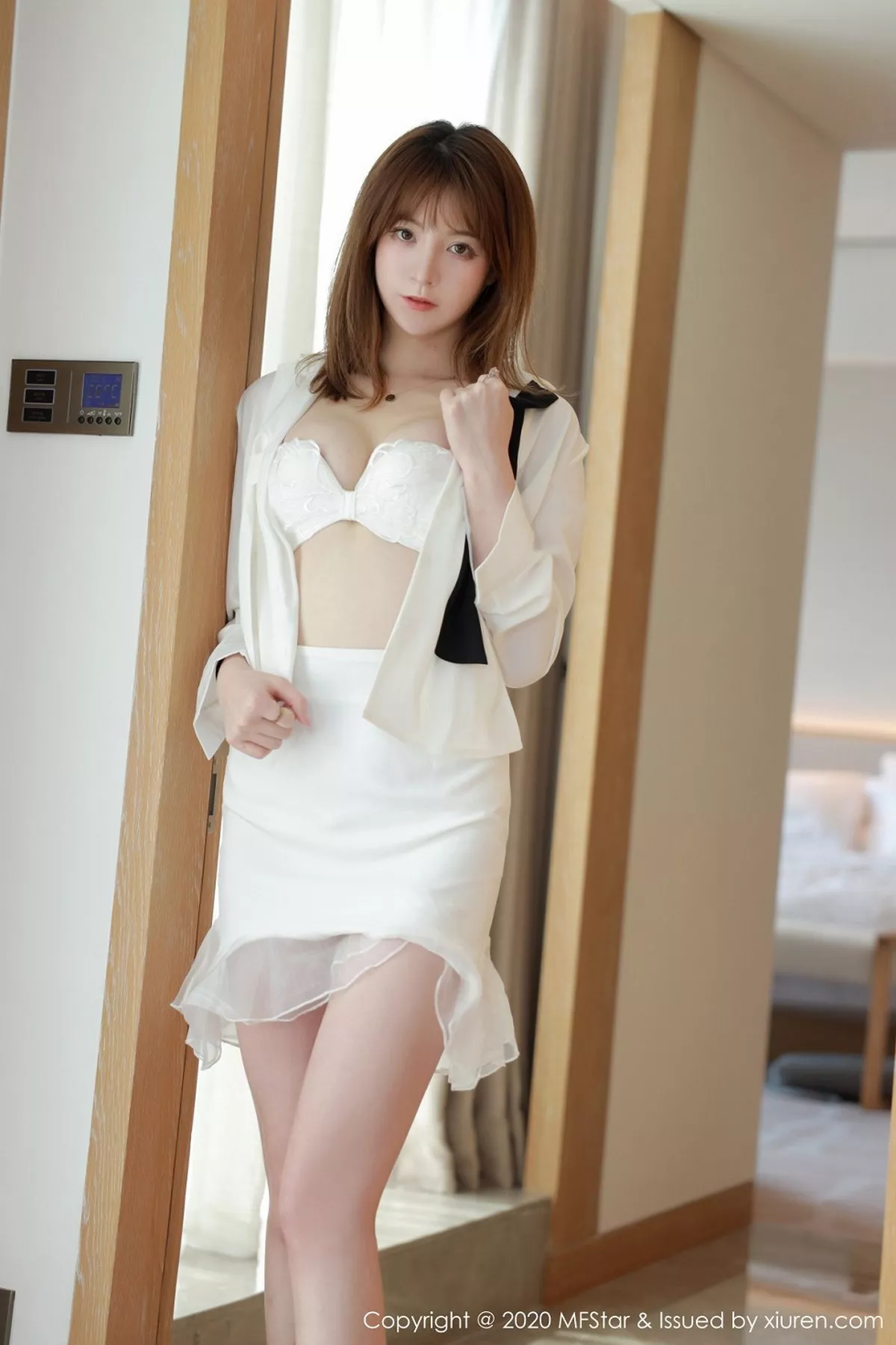 秀人集.com_[MFStar模范学院]Vol.400_嫩模yoo优优四川旅拍洁白通透套装露雪白肌肤明艳动人写真63P