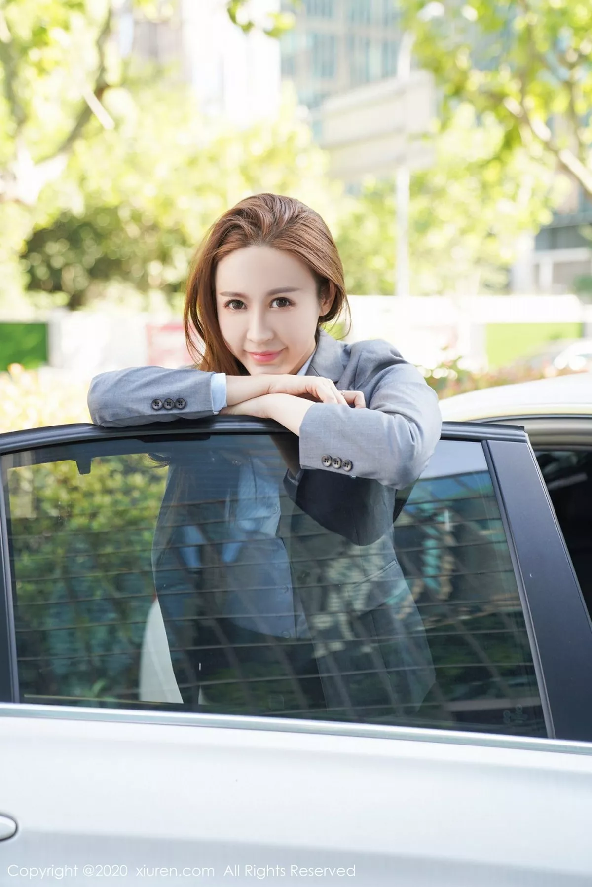 秀人集.com_[XiuRen秀人网]No.2638_嫩模周井空职场秘书OL制服主题半撩露吊带黑丝极致魅惑写真51P