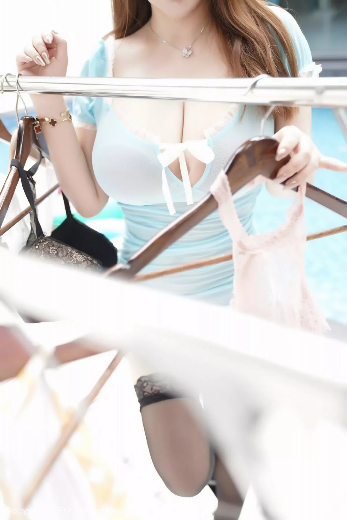 秀人集.com_[XiuRen秀人网]No.2812_嫩模软而泳池剧情薄透连身裙配黑丝袜秀丰乳肥臀撩人诱惑写真85P