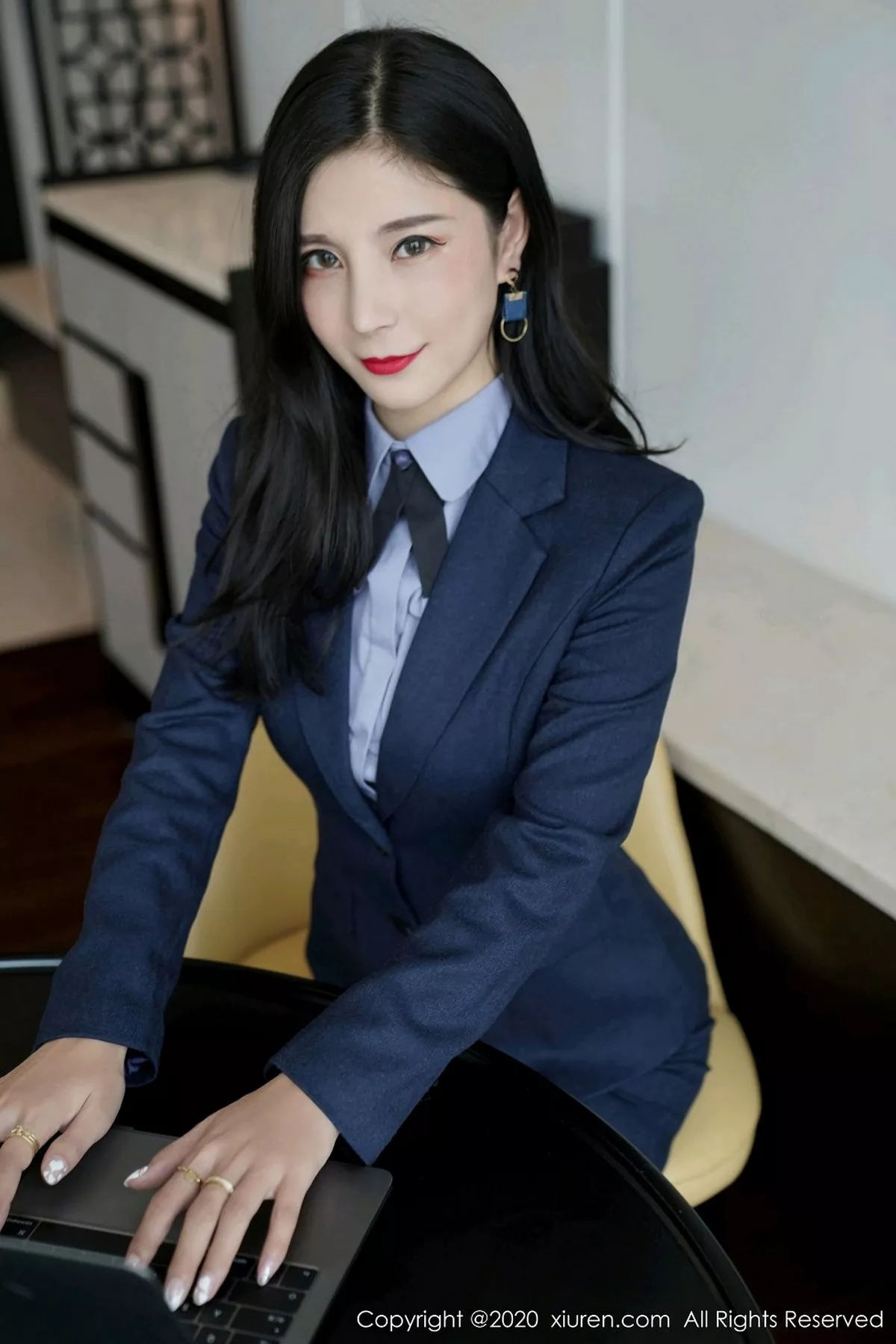 秀人集.com_[XiuRen秀人网]No.2816_嫩模小蛮妖Yummy职场白衬衫OL主题半脱肉丝裤袜秀翘臀诱惑写真80P