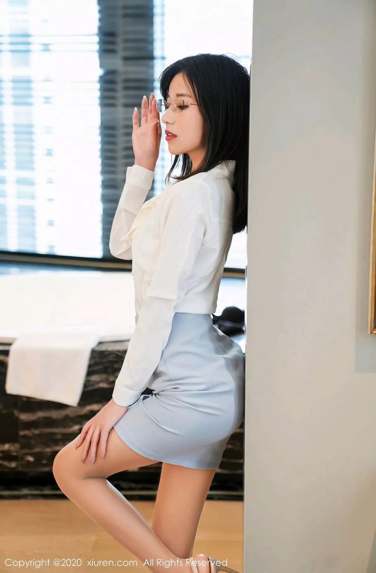 秀人集.com_[XiuRen秀人网]No.2825_嫩模仓井优香眼镜OL职业装秘书主题撩裙露白色缕空内裤诱惑写真50P