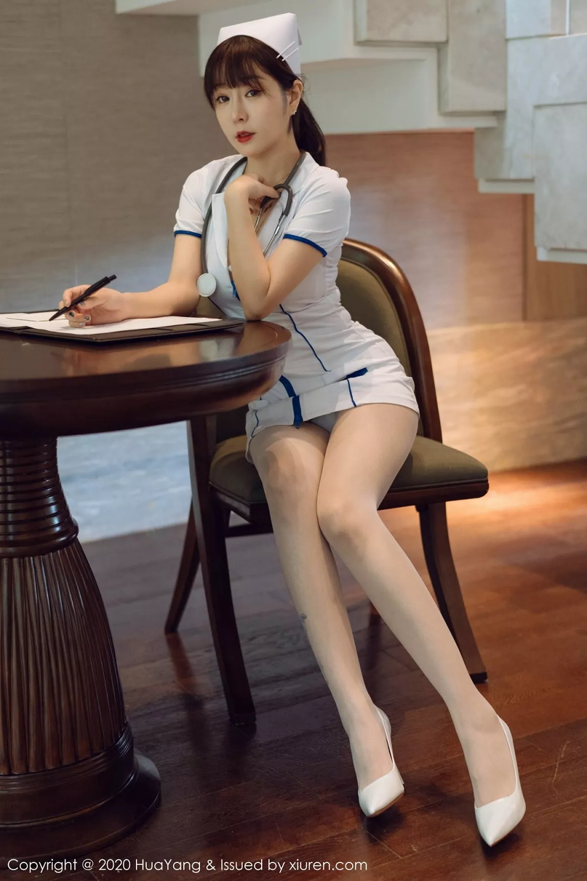 秀人集.com_[HuaYang花漾]Vol.330_女神王雨纯西双版纳旅拍性感护士装配开档肉丝裤袜撩人诱惑写真102P