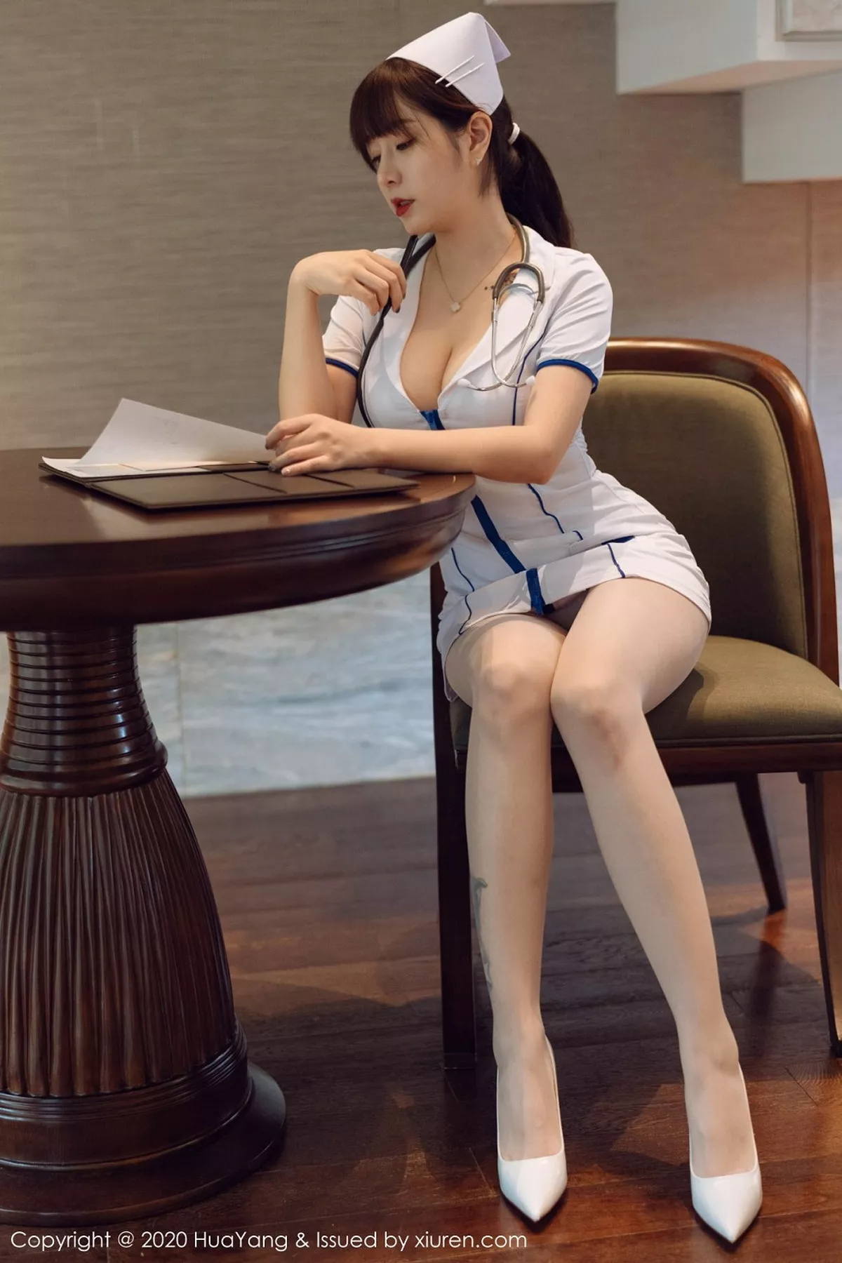 秀人集.com_[HuaYang花漾]Vol.330_女神王雨纯西双版纳旅拍性感护士装配开档肉丝裤袜撩人诱惑写真102P