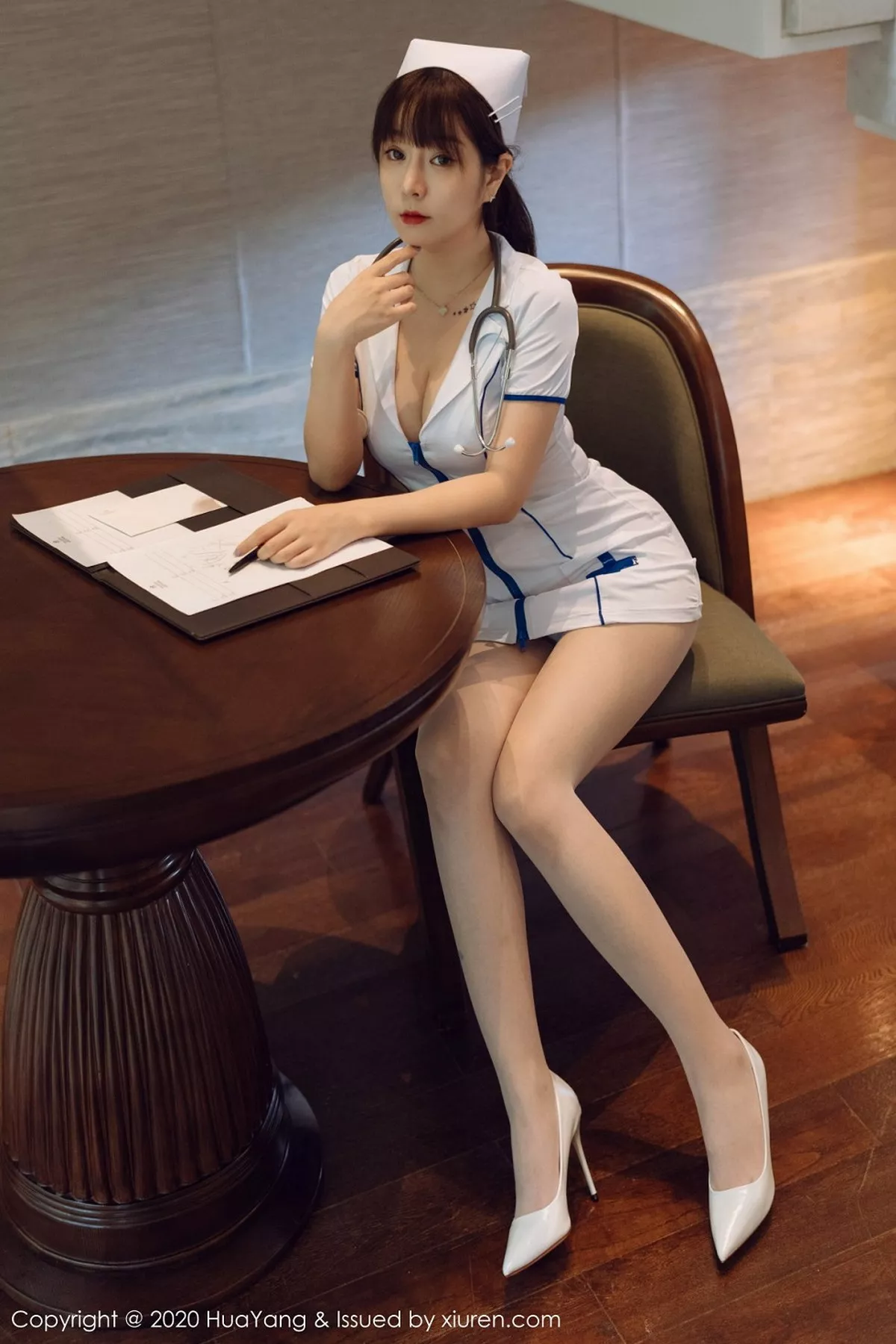 秀人集.com_[HuaYang花漾]Vol.330_女神王雨纯西双版纳旅拍性感护士装配开档肉丝裤袜撩人诱惑写真102P