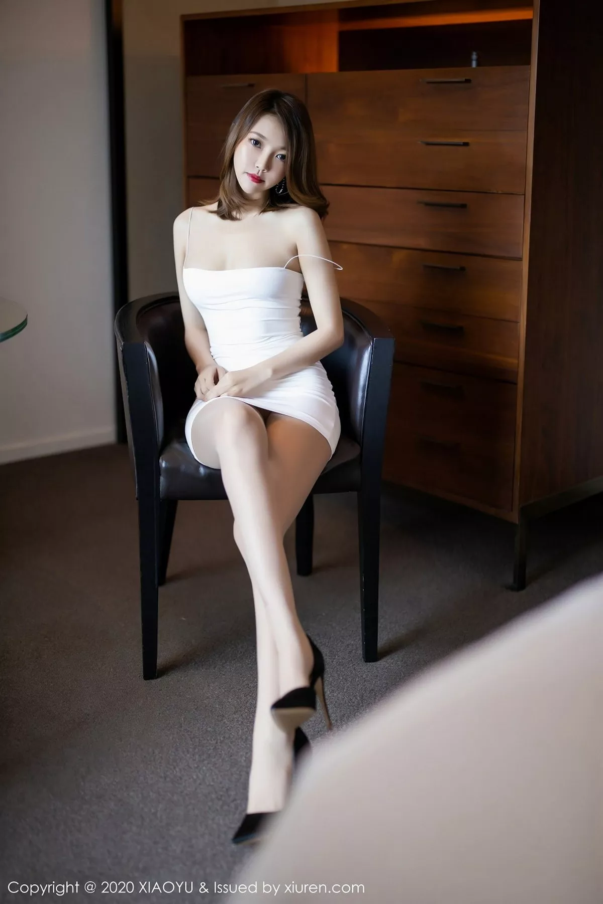 秀人集.com_[XiaoYu画语界]Vol.420_女神冯木木LRIS私房白色吊裙配无内肉丝裤袜秀翘臀诱惑写真91P