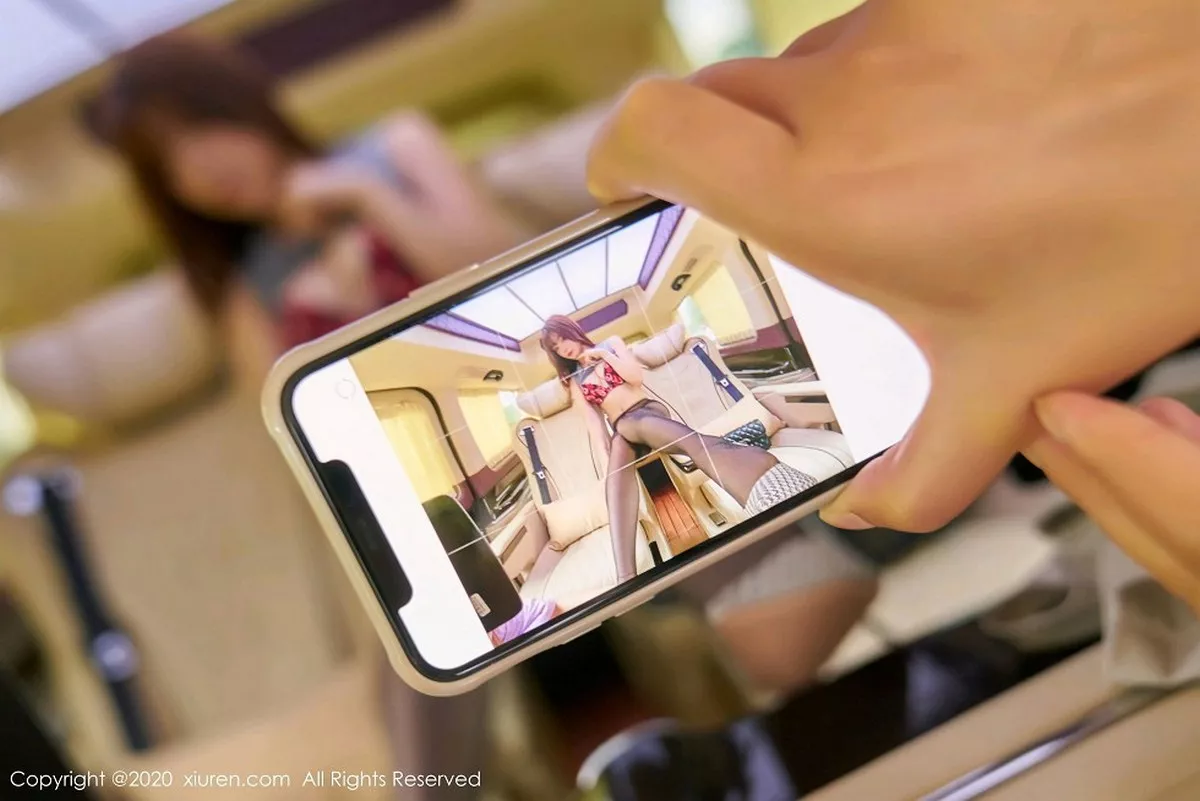 秀人集.com_[XiuRen秀人网]No.2775_女神芝芝Booty香车美人车拍主题黑丝裤袜半脱露翘臀诱惑写真58P