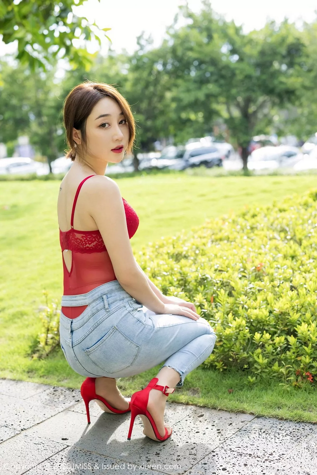 秀人集.com_[IMISS爱蜜社]Vol.523_嫩模九月生_心愿旅拍泳池性感泳衣+红色比基尼完美诱惑写真64P