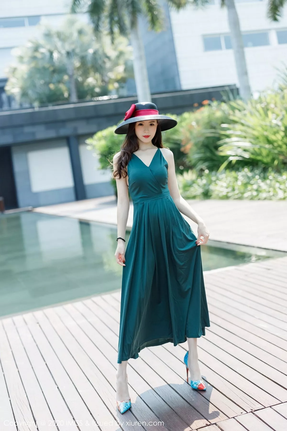 秀人集.com_[IMISS爱蜜社]Vol.530_嫩模杨紫嫣Cynthia绿色典雅吊裙配超薄肉丝裤袜诱惑写真56P