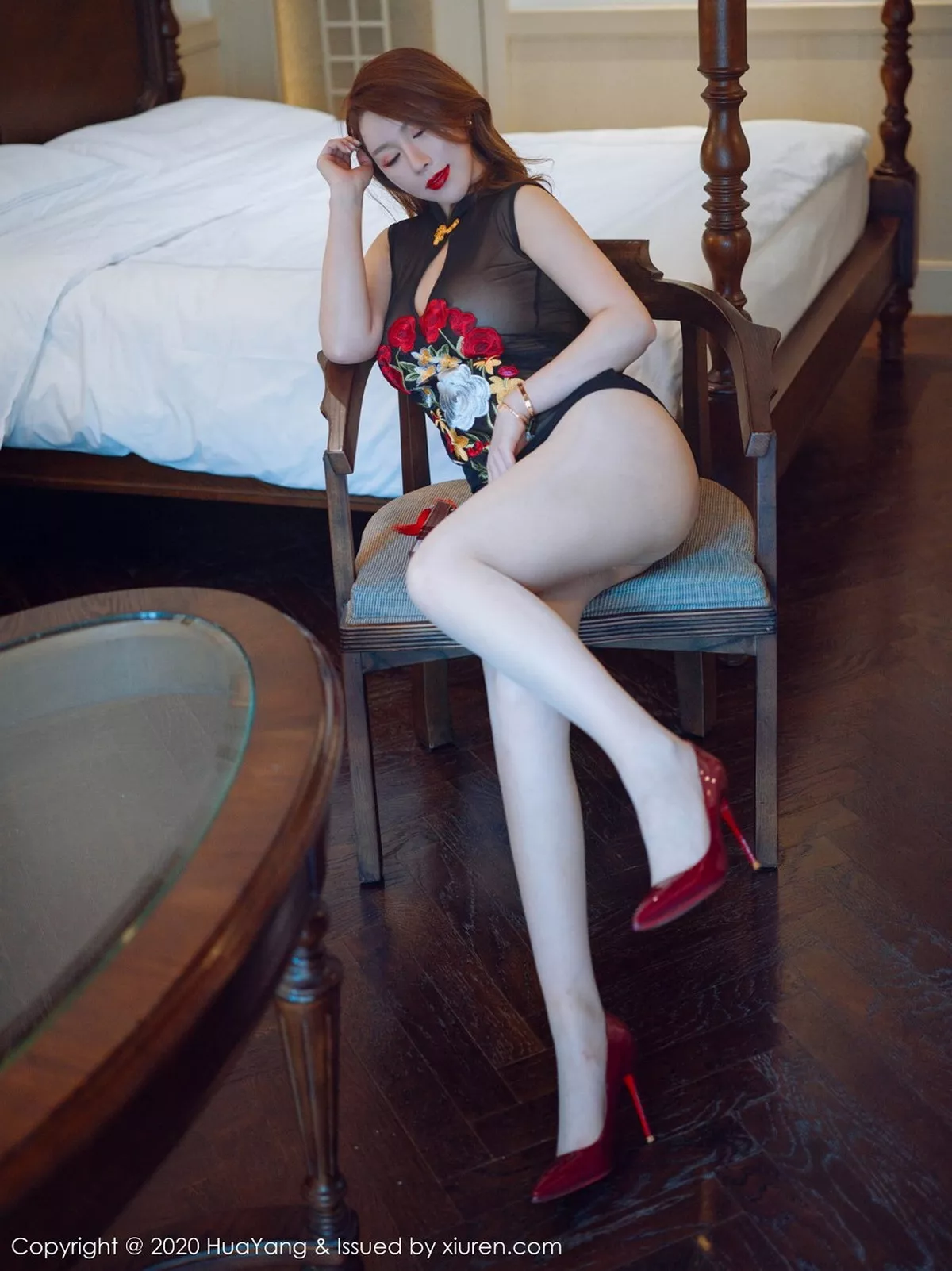 秀人集.com_[HuaYang花漾]Vol.333_女神Egg-尤妮丝杭州旅拍黑色精致薄透服饰秀丰满身材诱惑写真55P