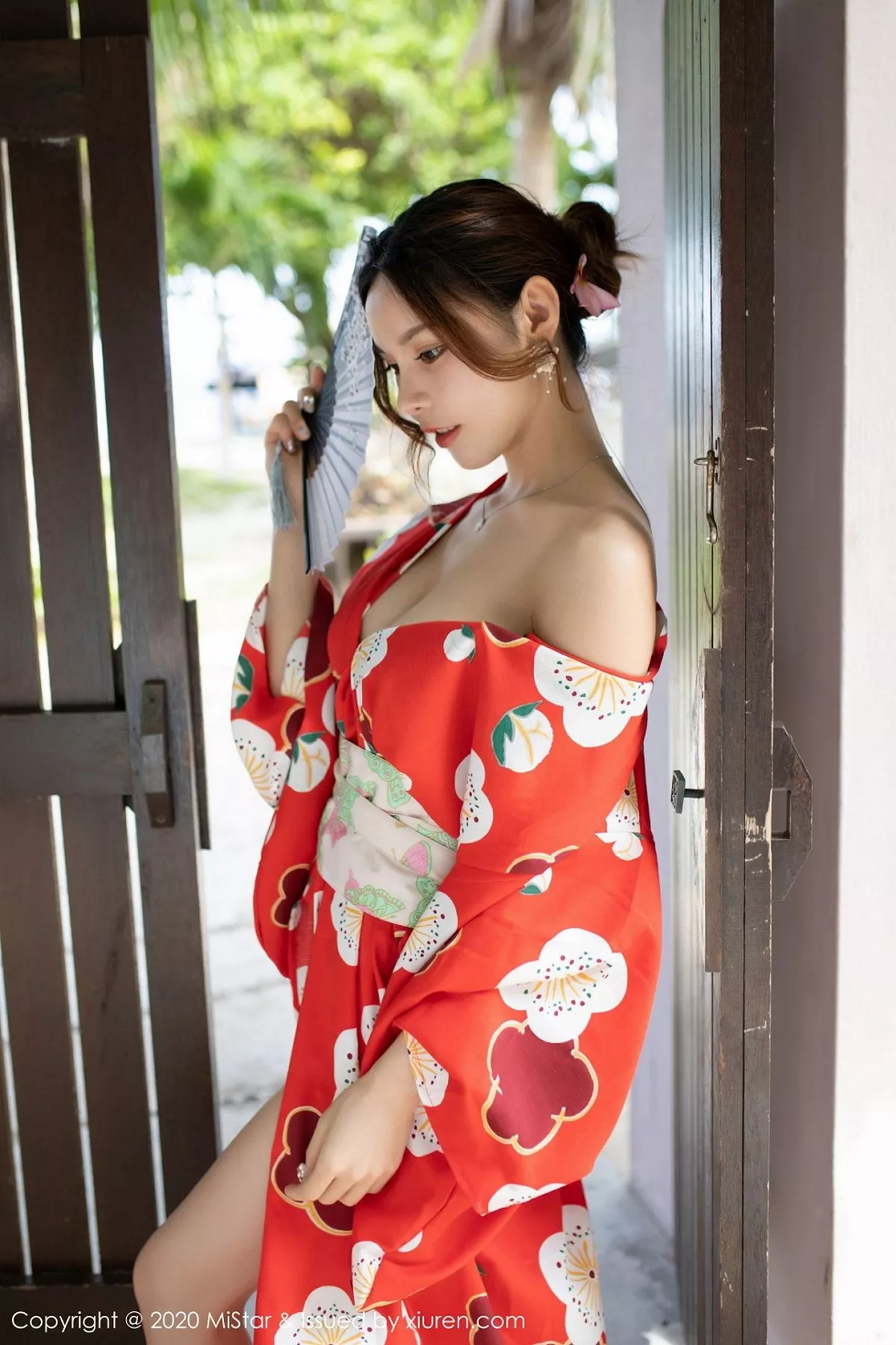 秀人集.com_[MiStar魅妍社]Vol.326_嫩模沈佳熹私房鲜艳红色和服半露酥胸白嫩美腿诱惑写真45P