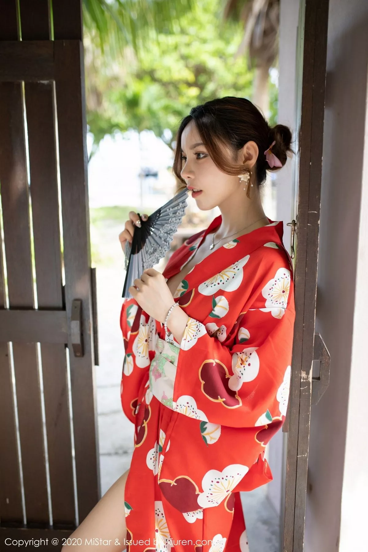 秀人集.com_[MiStar魅妍社]Vol.326_嫩模沈佳熹私房鲜艳红色和服半露酥胸白嫩美腿诱惑写真45P