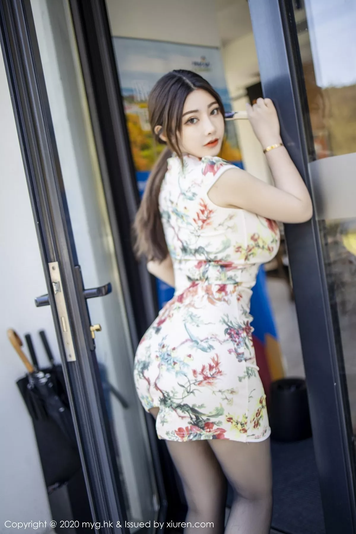 秀人集.com_[MyGirl美媛馆]Vol.465_嫩模软软子性感古韵旗袍半脱露情趣内衣吊带黑丝极致诱惑写真52P