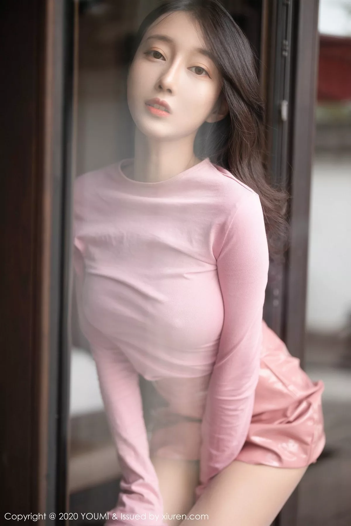 秀人集.com_[YouMi尤蜜荟]Vol.567_模特玥儿玥er粉色都市OL风格装扮半脱露肉丝裤袜诱惑写真55P