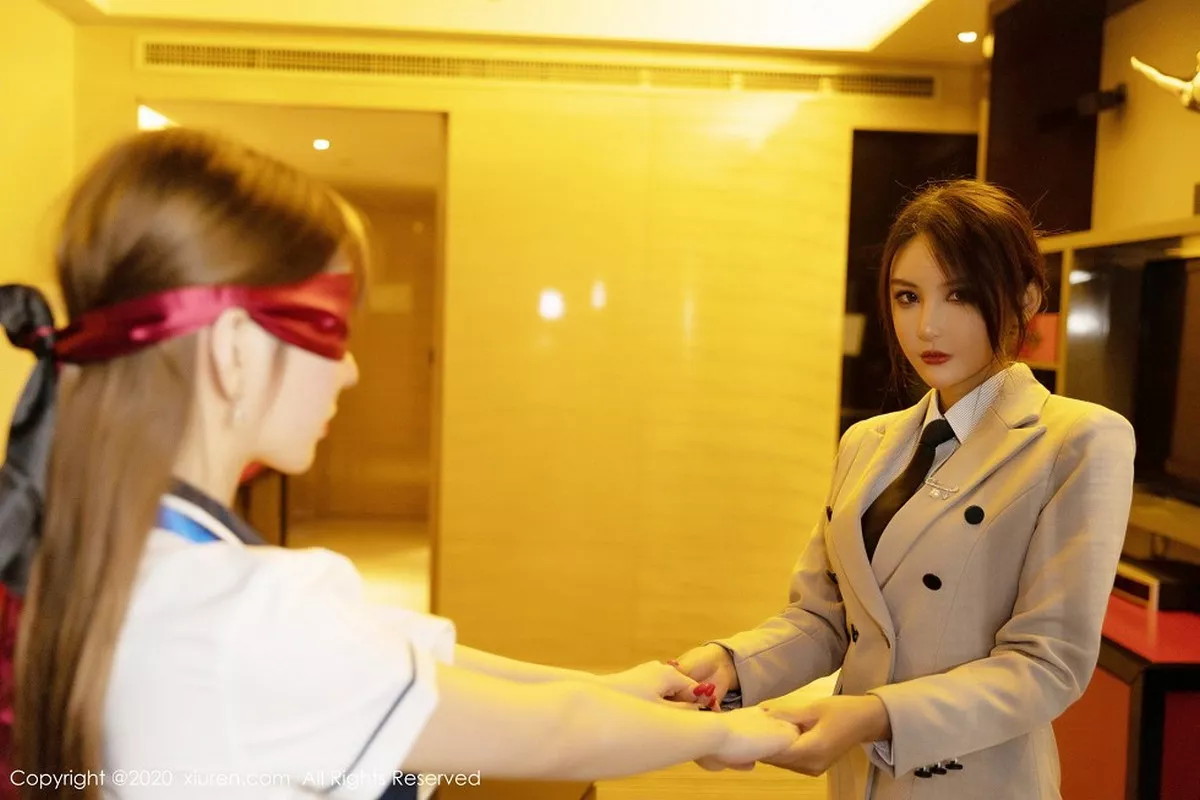 秀人集.com_[XiuRen秀人网]No.2857_嫩模周于希Sandy＆Emily顾奈奈办公室霸道总裁主题半脱诱惑写真101P