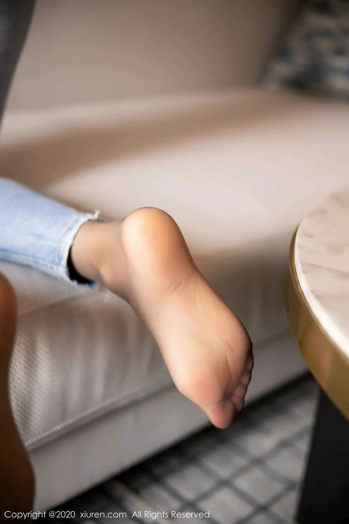 秀人集.com_[XiuRen秀人网]No.2870_嫩模梦心月心愿旅拍私房脱牛仔裤露无内黑丝裤袜秀翘臀诱惑写真94P