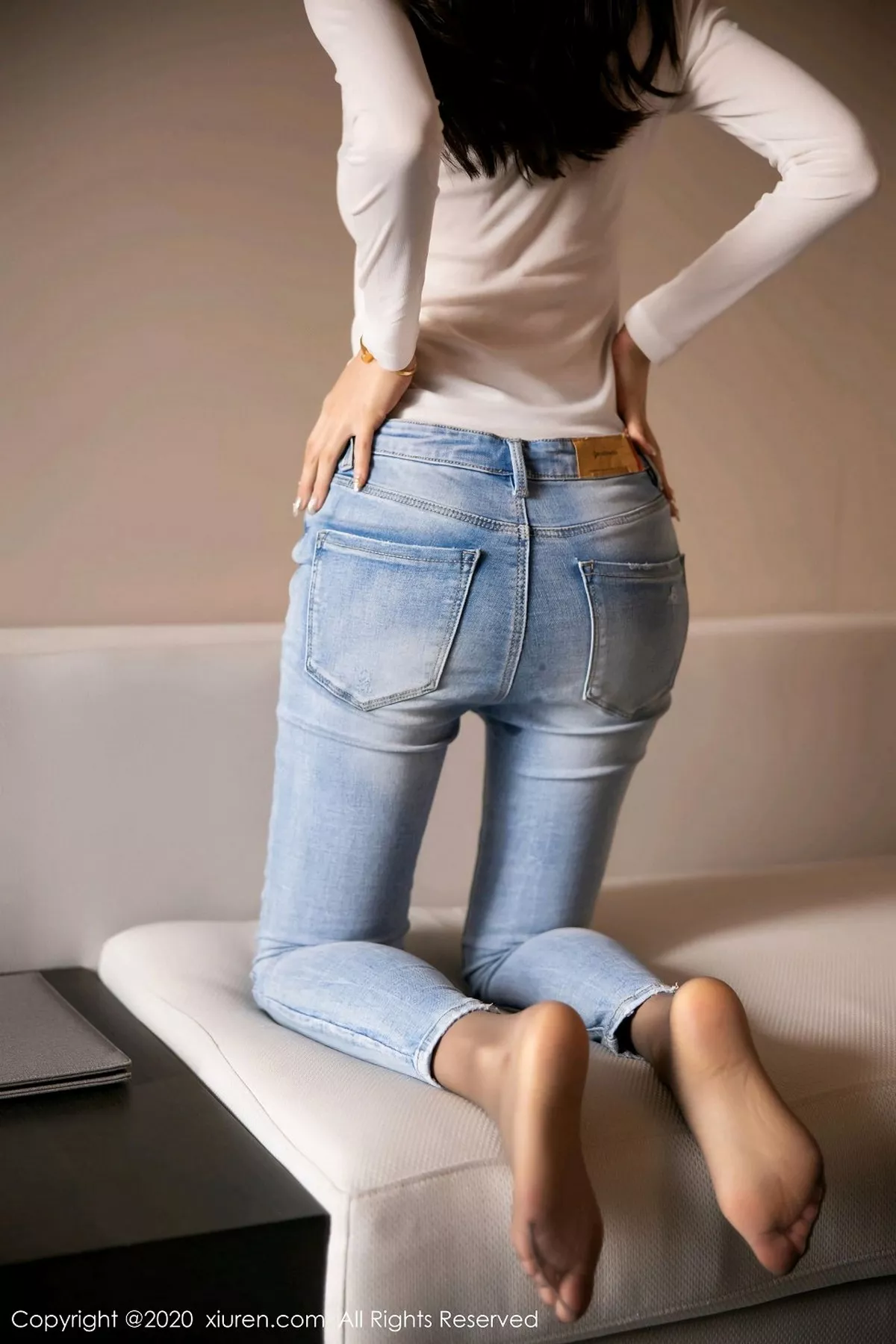 秀人集.com_[XiuRen秀人网]No.2870_嫩模梦心月心愿旅拍私房脱牛仔裤露无内黑丝裤袜秀翘臀诱惑写真94P