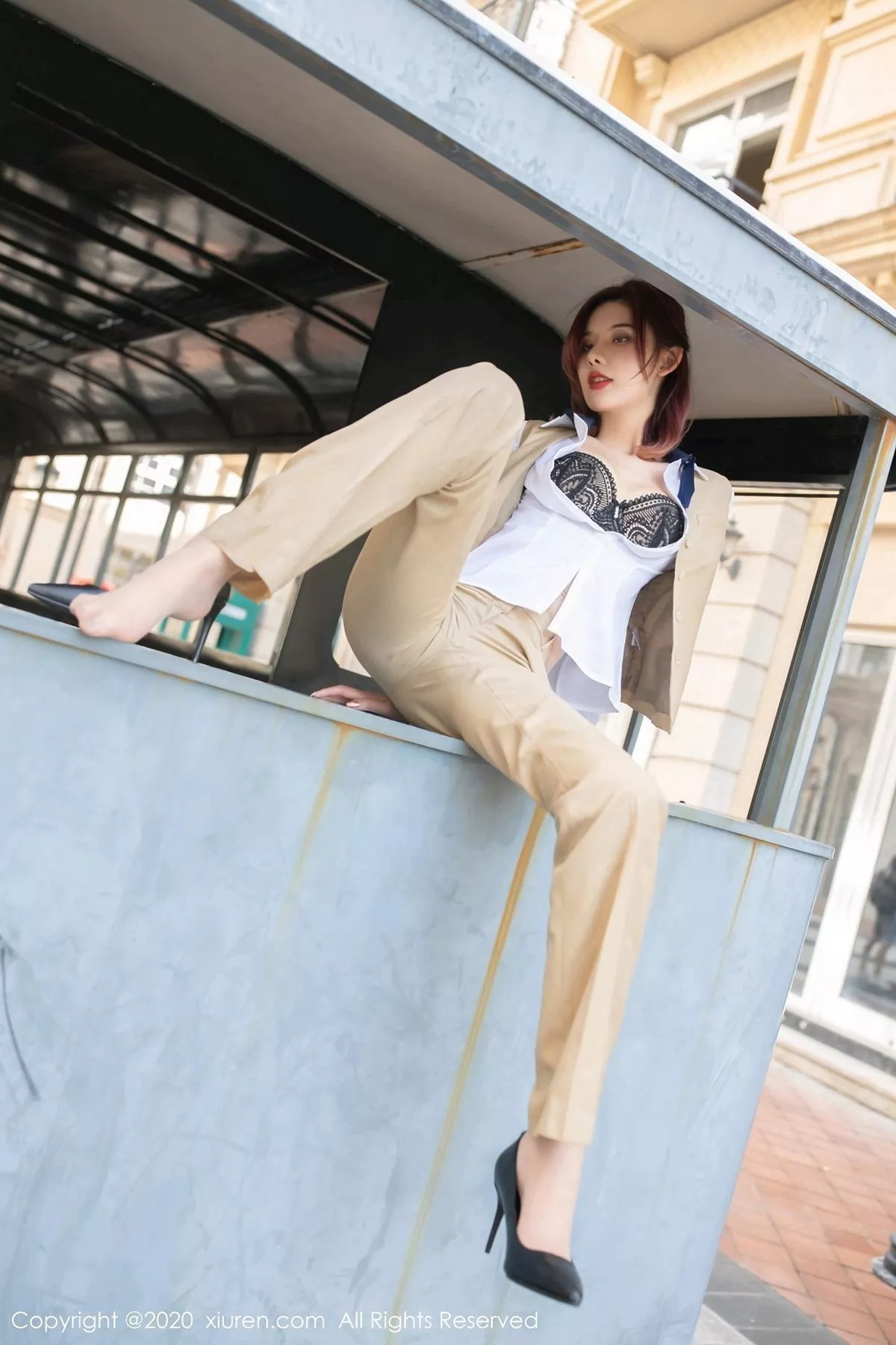 秀人集.com_[XiuRen秀人网]No.2887_女神就是阿朱啊三亚旅拍更衣室偶遇主题半脱露翘臀撩人诱惑写真63P