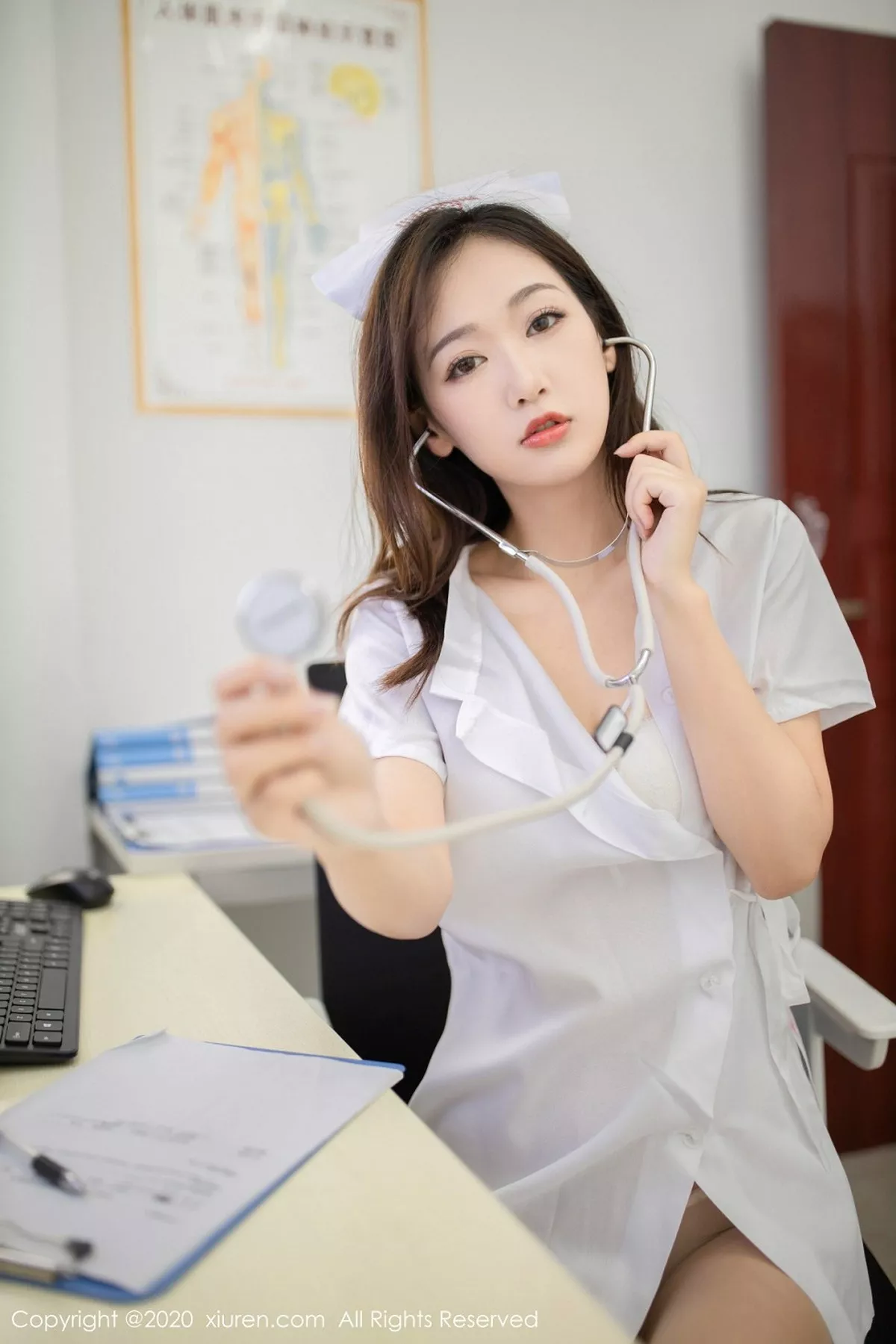 秀人集.com_[XiuRen秀人网]No.2893_嫩模唐安琪护士打针主题性感白色内衣配肉丝裤袜迷人诱惑写真50P