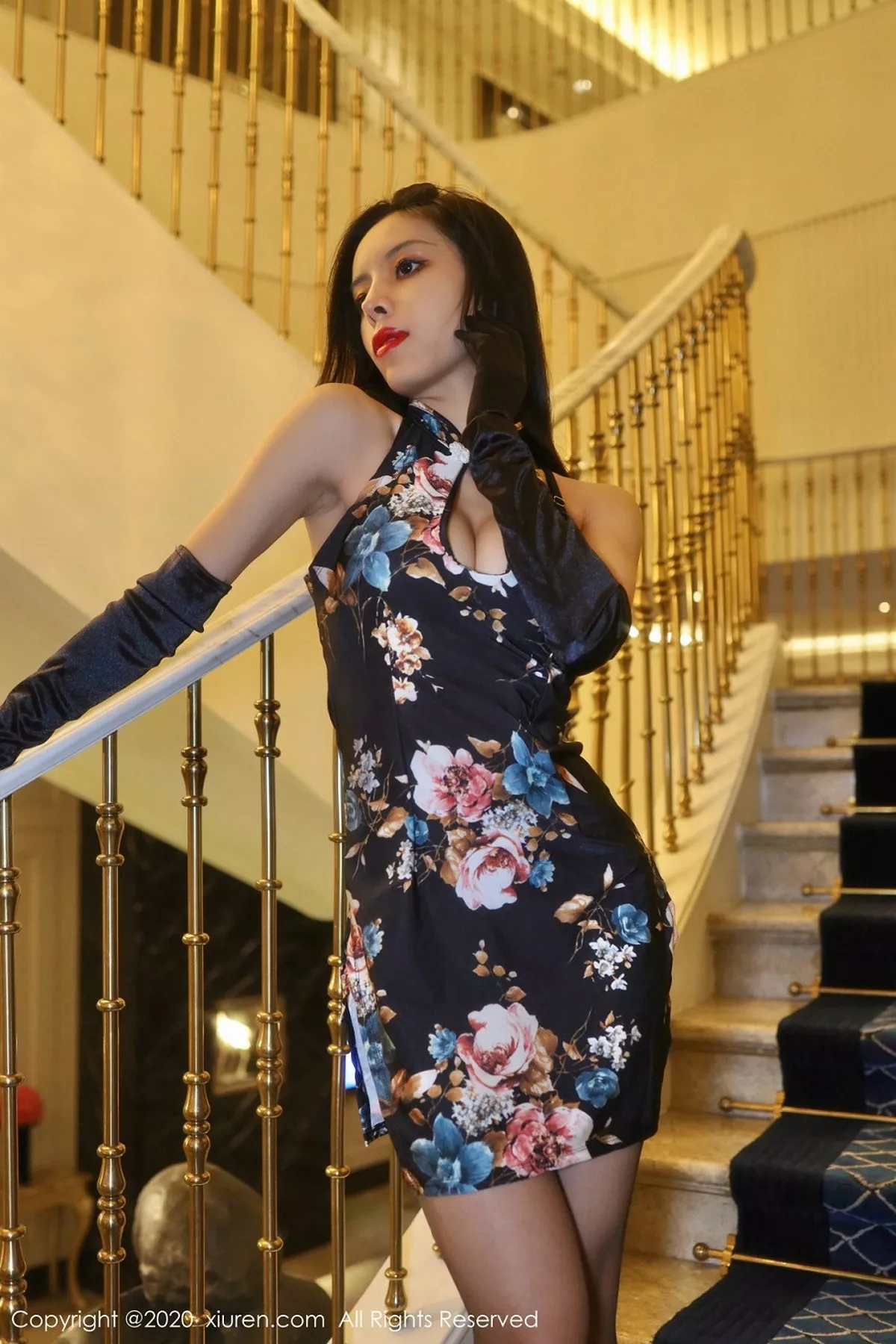 秀人集.com_[XiuRen秀人网]No.2897_嫩模Riri617私房古韵旗袍配黑丝裤袜秀翘臀美腿极致魅惑写真72P