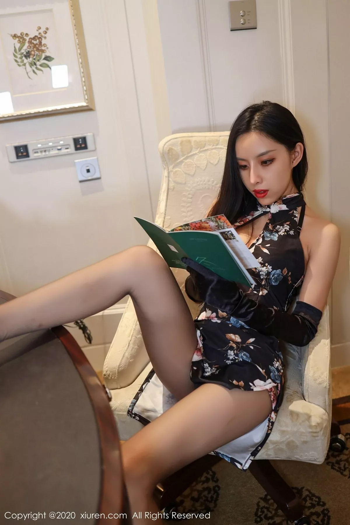 秀人集.com_[XiuRen秀人网]No.2897_嫩模Riri617私房古韵旗袍配黑丝裤袜秀翘臀美腿极致魅惑写真72P