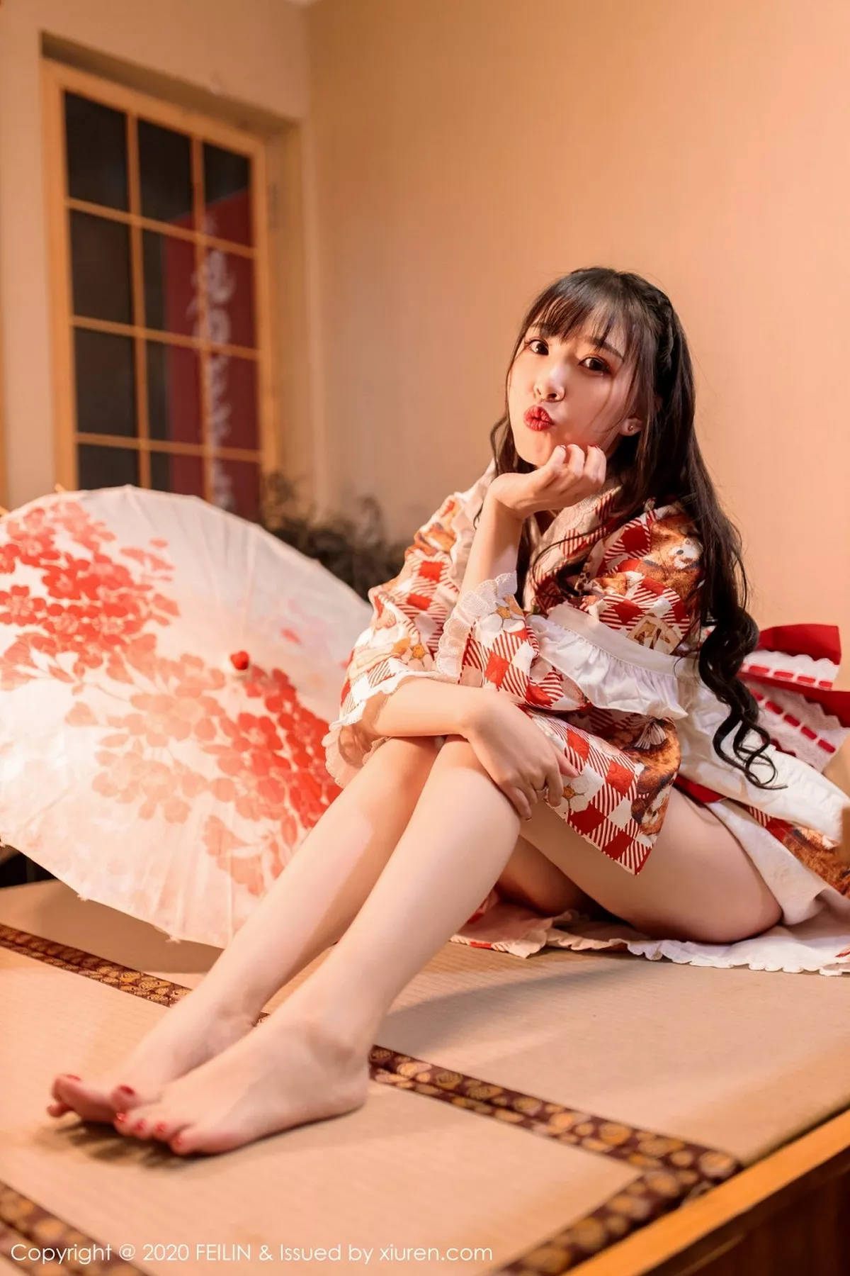 秀人集.com_[FeiLin嗲囡囡]VOL.360_嫩模小波多私房日系风团花锦簇半脱秀凹凸身材诱惑写真50P