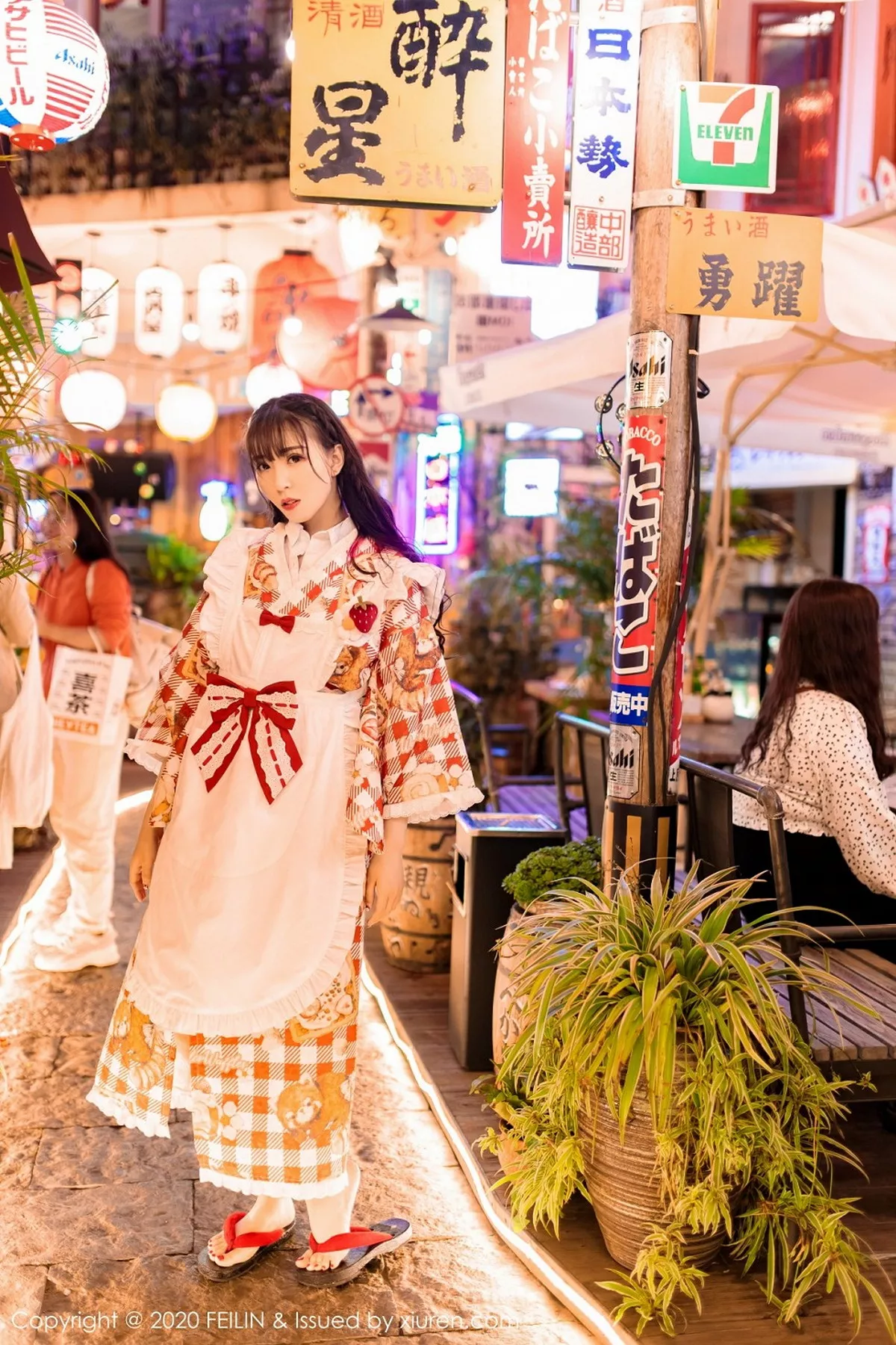 秀人集.com_[FeiLin嗲囡囡]VOL.360_嫩模小波多私房日系风团花锦簇半脱秀凹凸身材诱惑写真50P