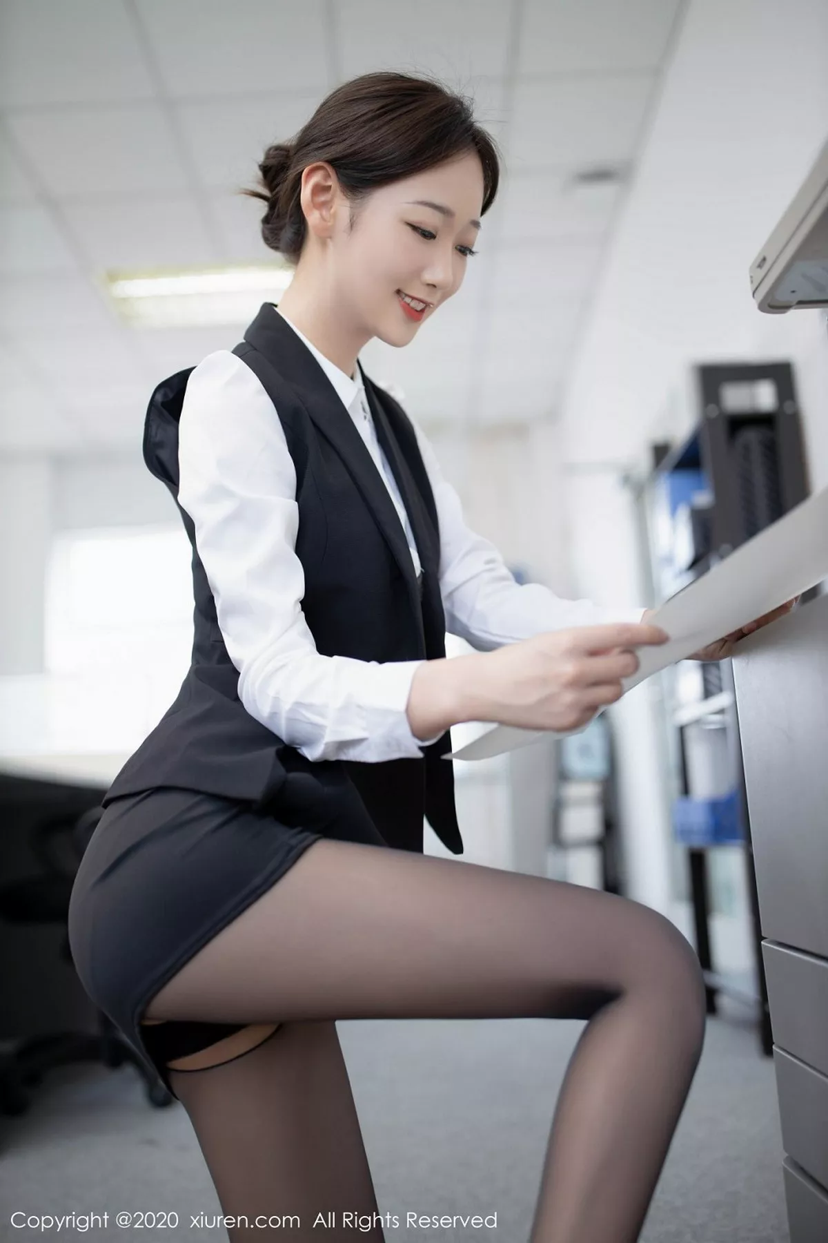 秀人集.com_[XiuRen秀人网]No.2795_嫩模唐安琪办公室职员主题半脱露开档黑丝裤袜秀翘臀诱惑写真55P