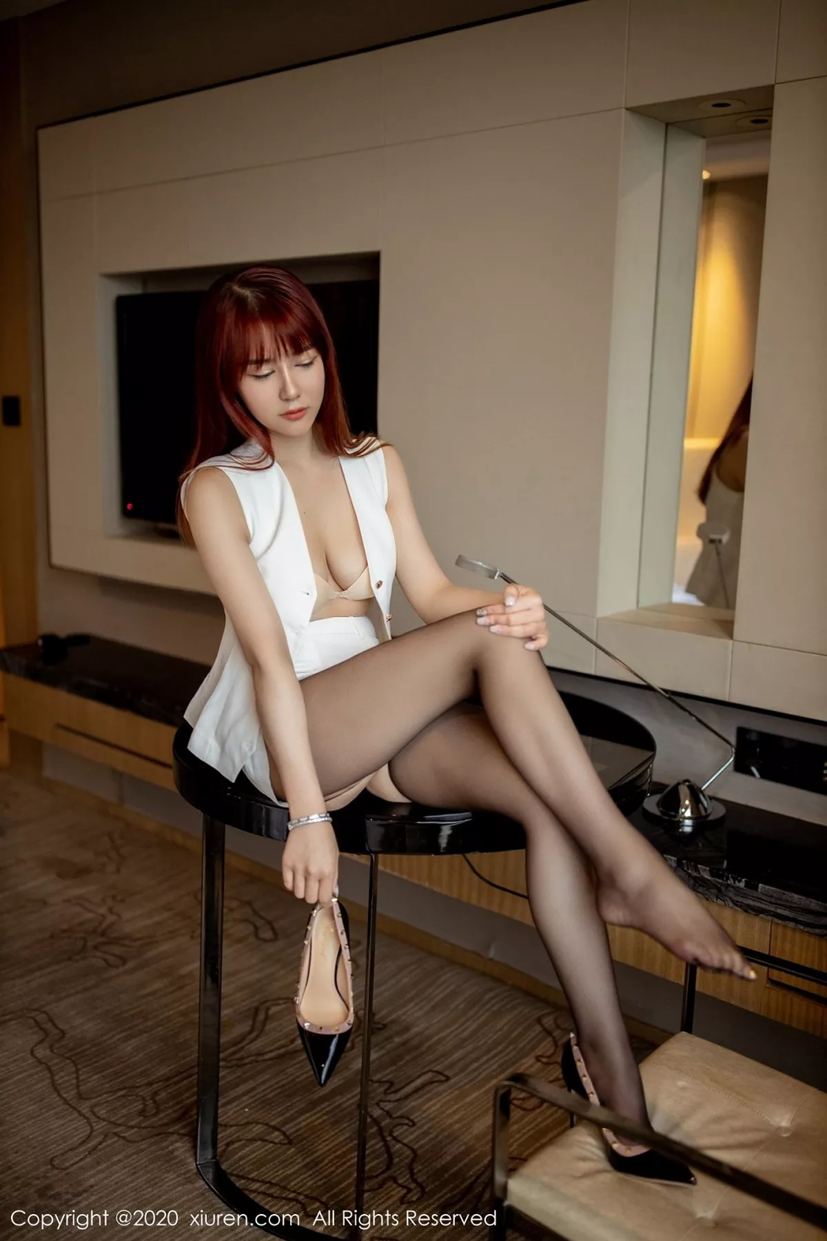 秀人集.com_[XiuRen秀人网]No.2792_嫩模Fairy如歌飒爽职场制服主题半脱露豪乳遮点极致诱惑写真35P